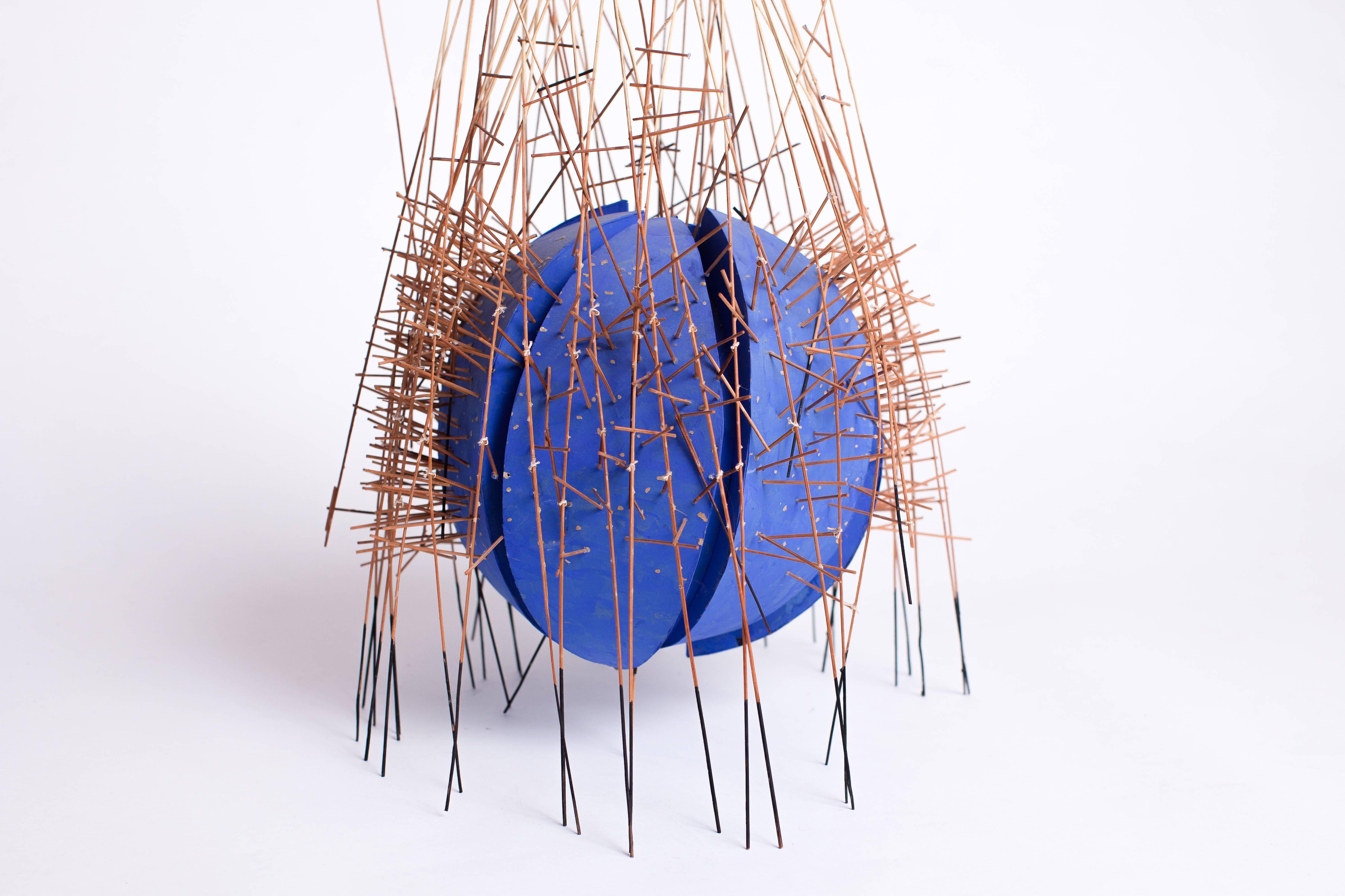 Singulare, kinetische, lebhafte blaue geometrische Skulptur, Irving Harper, 20. Jahrhundert (American Arts and Crafts) im Angebot