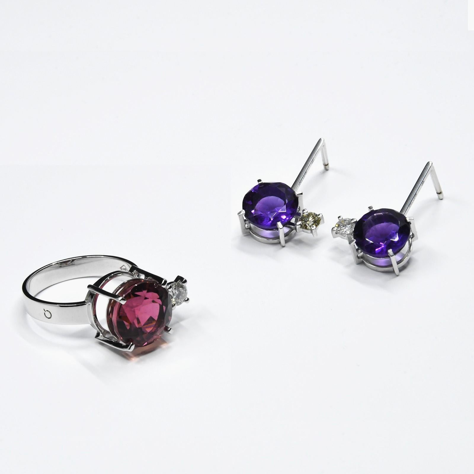 Brilliant Cut Singularity Earings with 2.5 ct Amethysts, 0.1 ct Diamonds on 18k White Gold For Sale