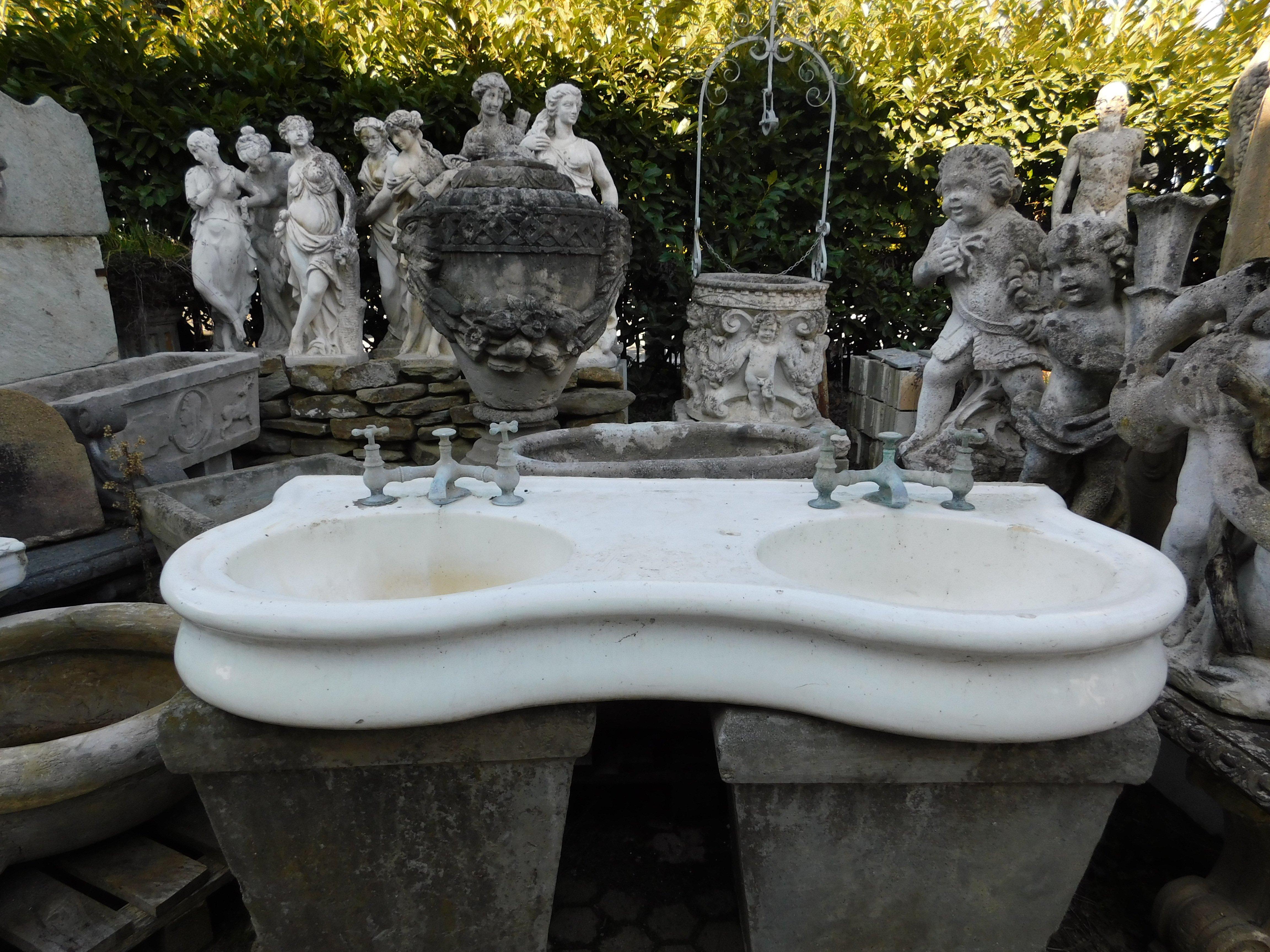 Italiano Vasca da bagno con lavabo, doppio lavabo in ceramica smaltata bianca, Italia in vendita