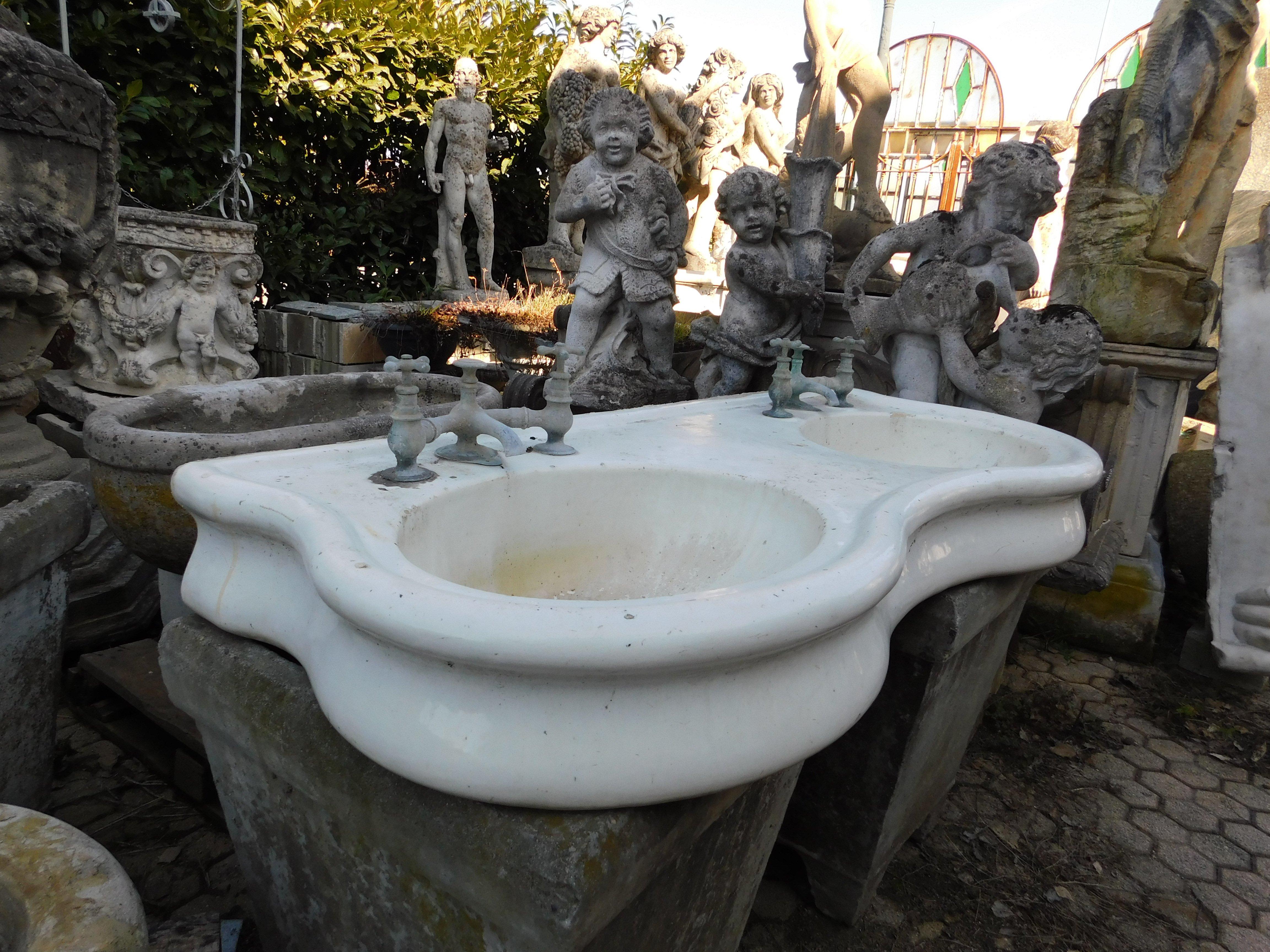 XX secolo Vasca da bagno con lavabo, doppio lavabo in ceramica smaltata bianca, Italia in vendita