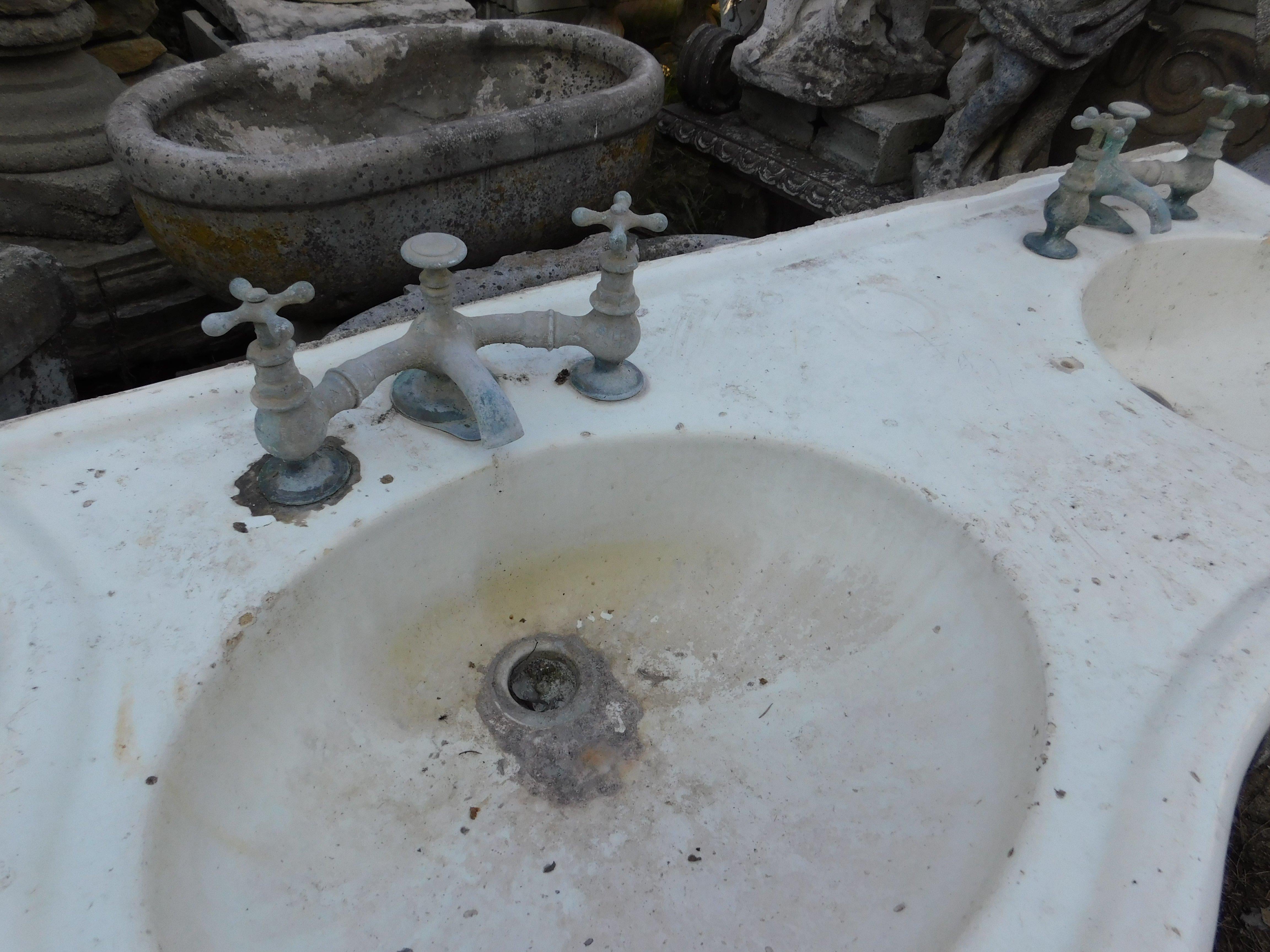 Ceramica Vasca da bagno con lavabo, doppio lavabo in ceramica smaltata bianca, Italia in vendita