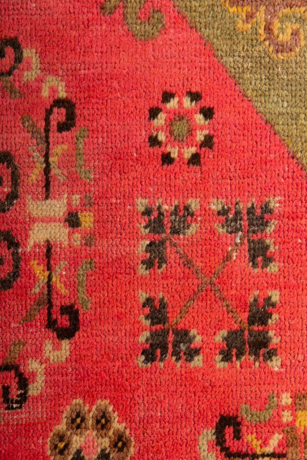 Sinkiang or Samarkanda Vintage Carpet For Sale 4