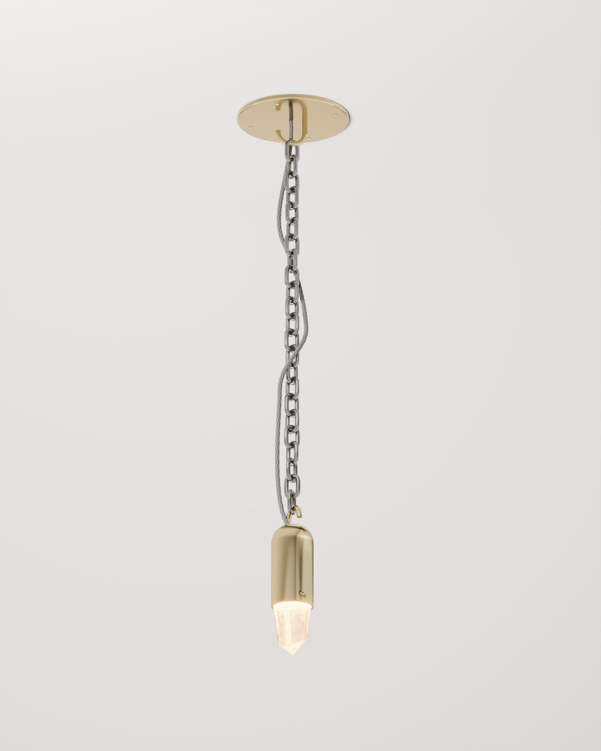 Lampada a sospensione Sino G di Studio Orth
Dimensioni: L 20 x P 20 x H 116 cm, H: Personalizzato. 
Materiali: Metallo fuso, catena in acciaio inossidabile e cristallo di rocca.
Finiture: Ottone fuso lucido o alluminio fuso lucido

Disponibile anche