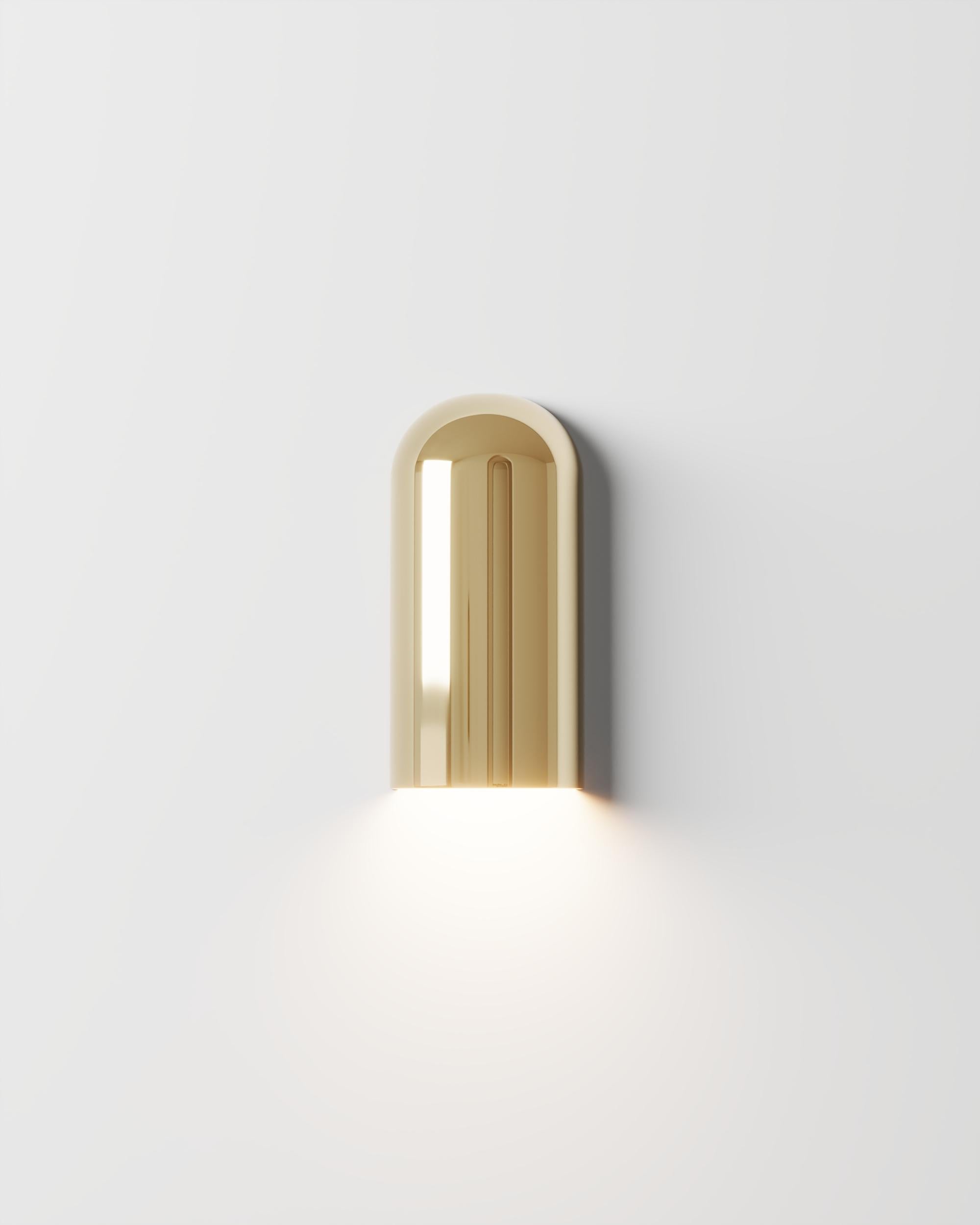 Sino Meio P Wandleuchte von Studio Orth
Abmessungen: B 10 x T 7 x H 21 cm
MATERIALIEN: Metallguss.
Ausführungen: Poliertes Gussmessing oder poliertes Gussaluminium

Auch in poliertem Messingguss oder poliertem Aluminiumguss erhältlich.

Alle unsere