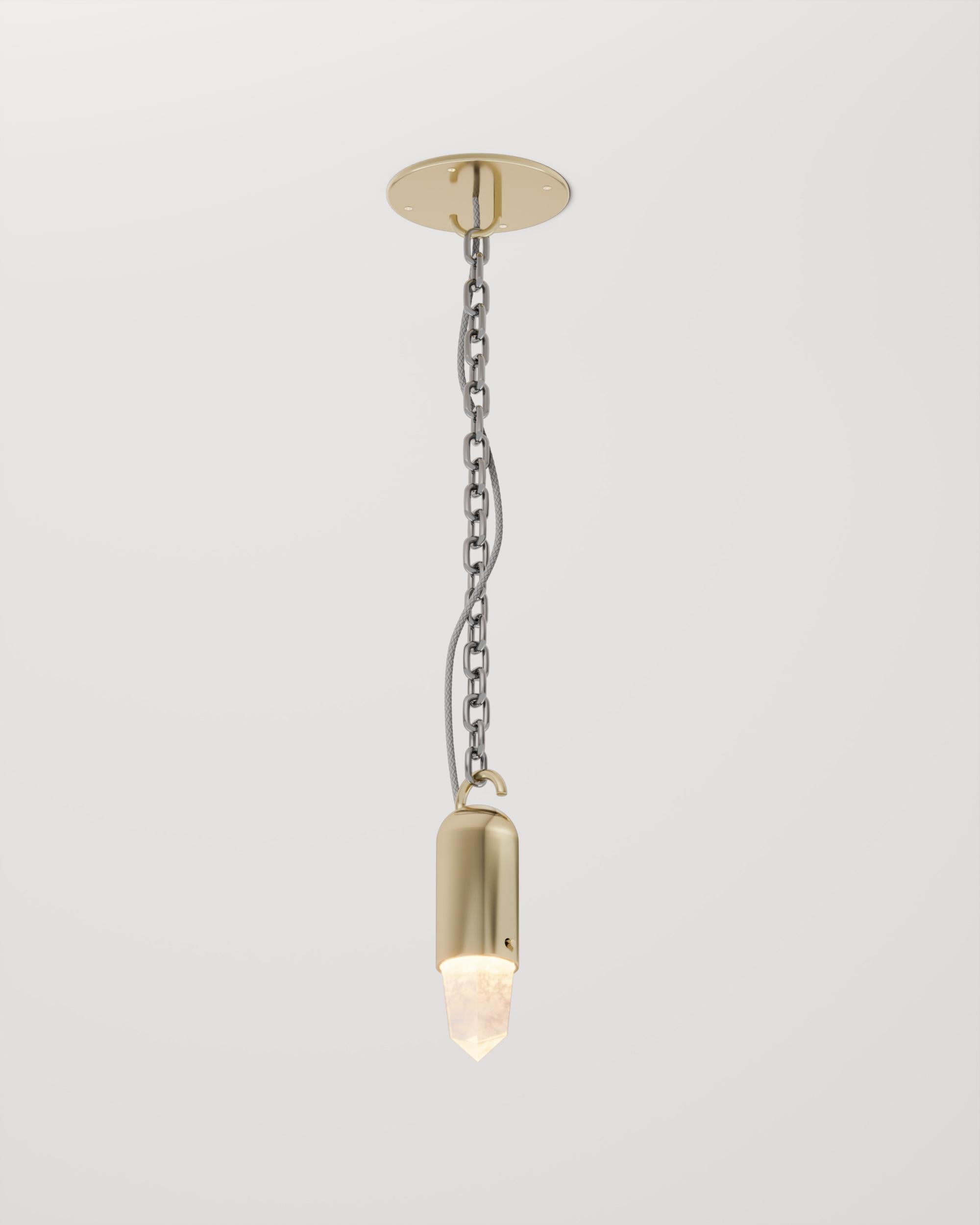 Lámpara colgante Miçanga Solo de Studio Orth
Dimensiones: An 20 x Pr 20 x Al 116 cm, Al: A medida. 
Materiales: Metal fundido, cadena de acero inoxidable y cristal de roca.
Acabados: Latón fundido pulido o Aluminio fundido pulido

También disponible