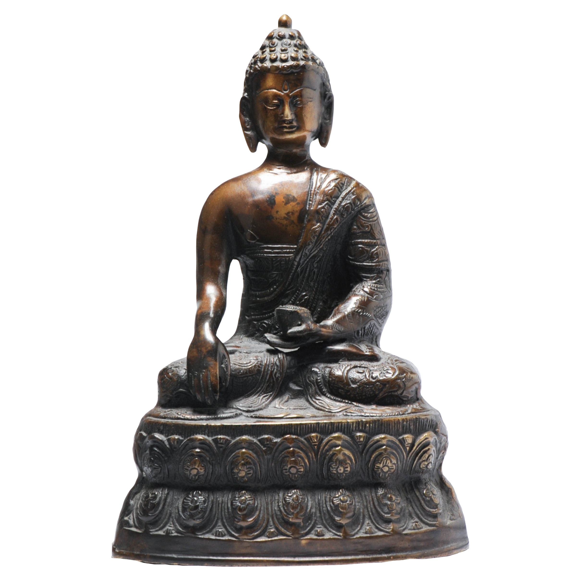 Estatua Sino-Tibetana de Buda de bronce fundido en loto China Nepalí o Tíbet, Siglo XX