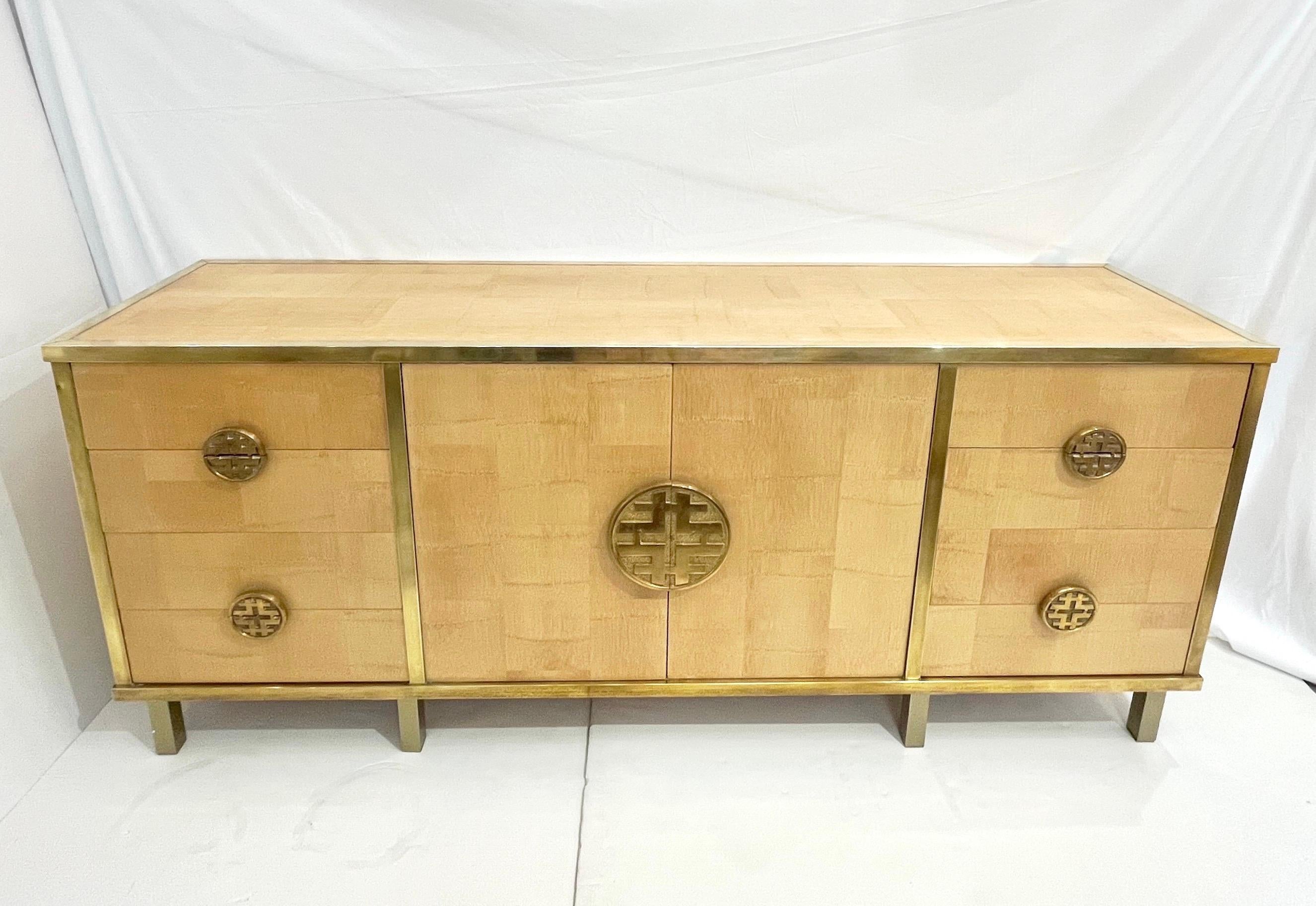 One-of-a-kind midcentury Italian dresser/credenza by the Architect Giacomo Sinopoli, in rare organic solid palm wood, with a Chinoiserie style, high-quality execution with a central door, and four drawers on each side, decorated with handles that