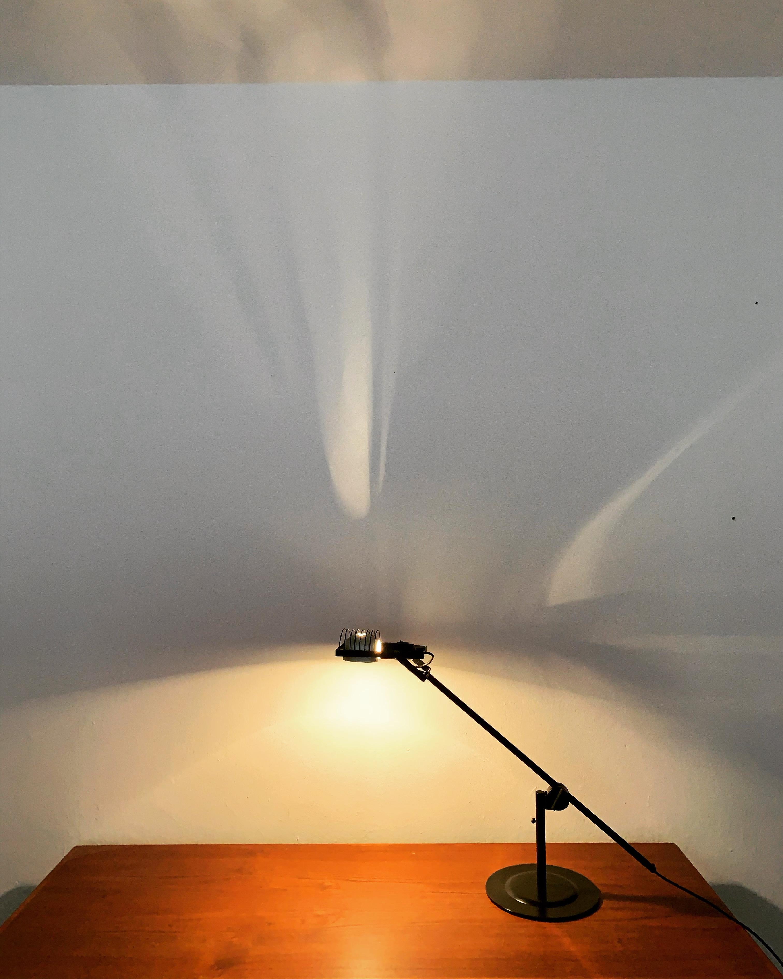 Sintesi-Schreibtischlampe von Ernesto Gismondi für Artemide im Angebot 1
