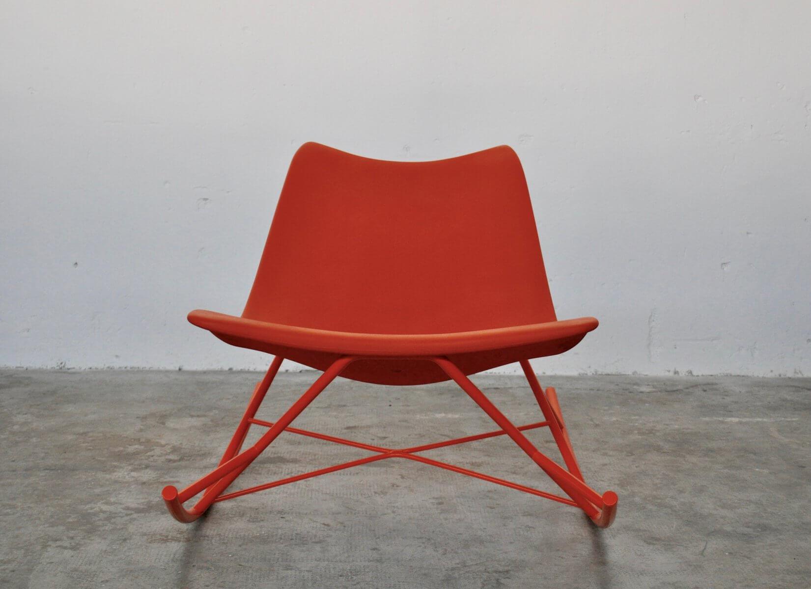 Contemporain Chaise longue d'extérieur Sintesi : une icône du design pour votre détente en plein air en vente