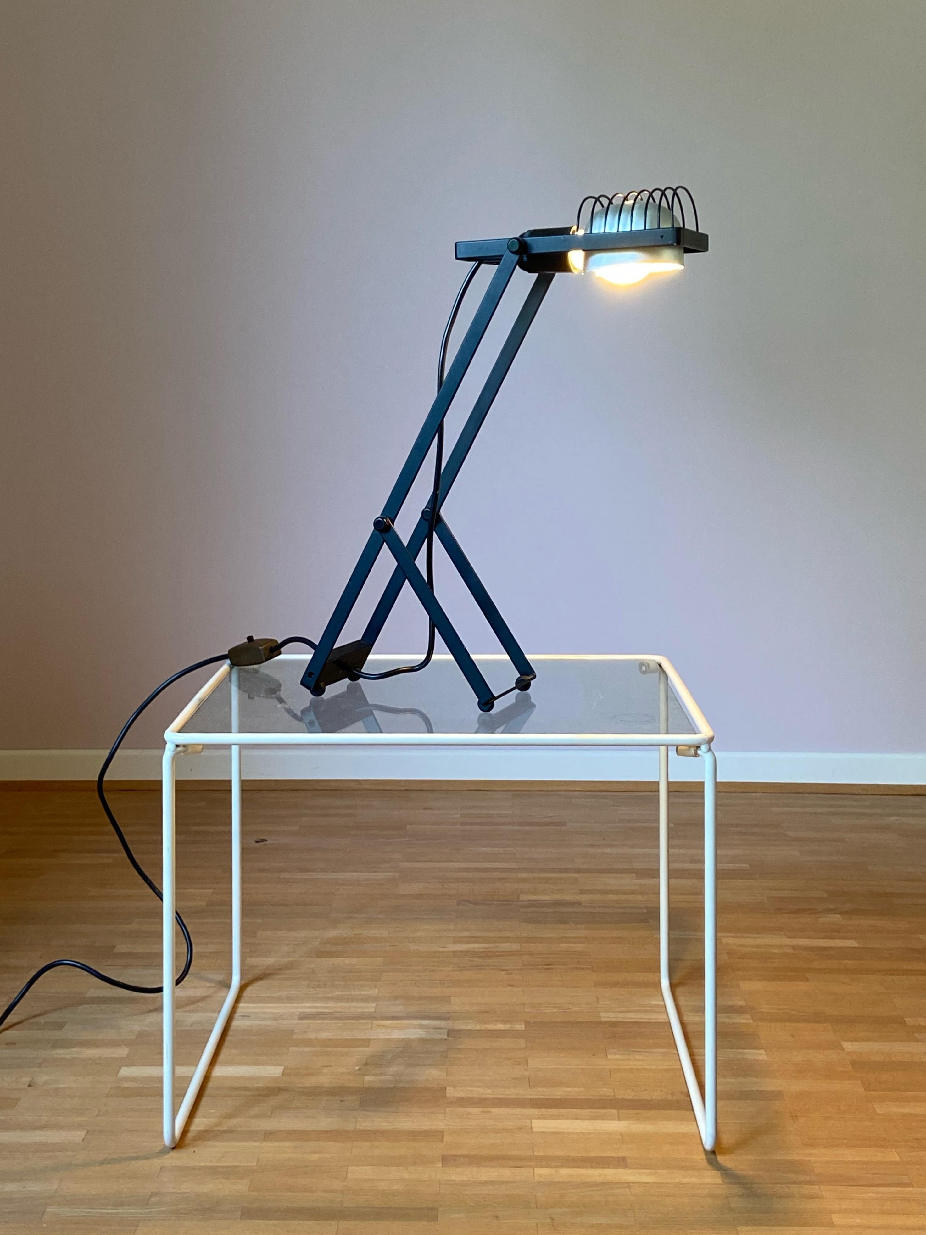 Sintesi Table Lamp Design by Ernesto Gismondi for Artemide 1970s For Sale 3