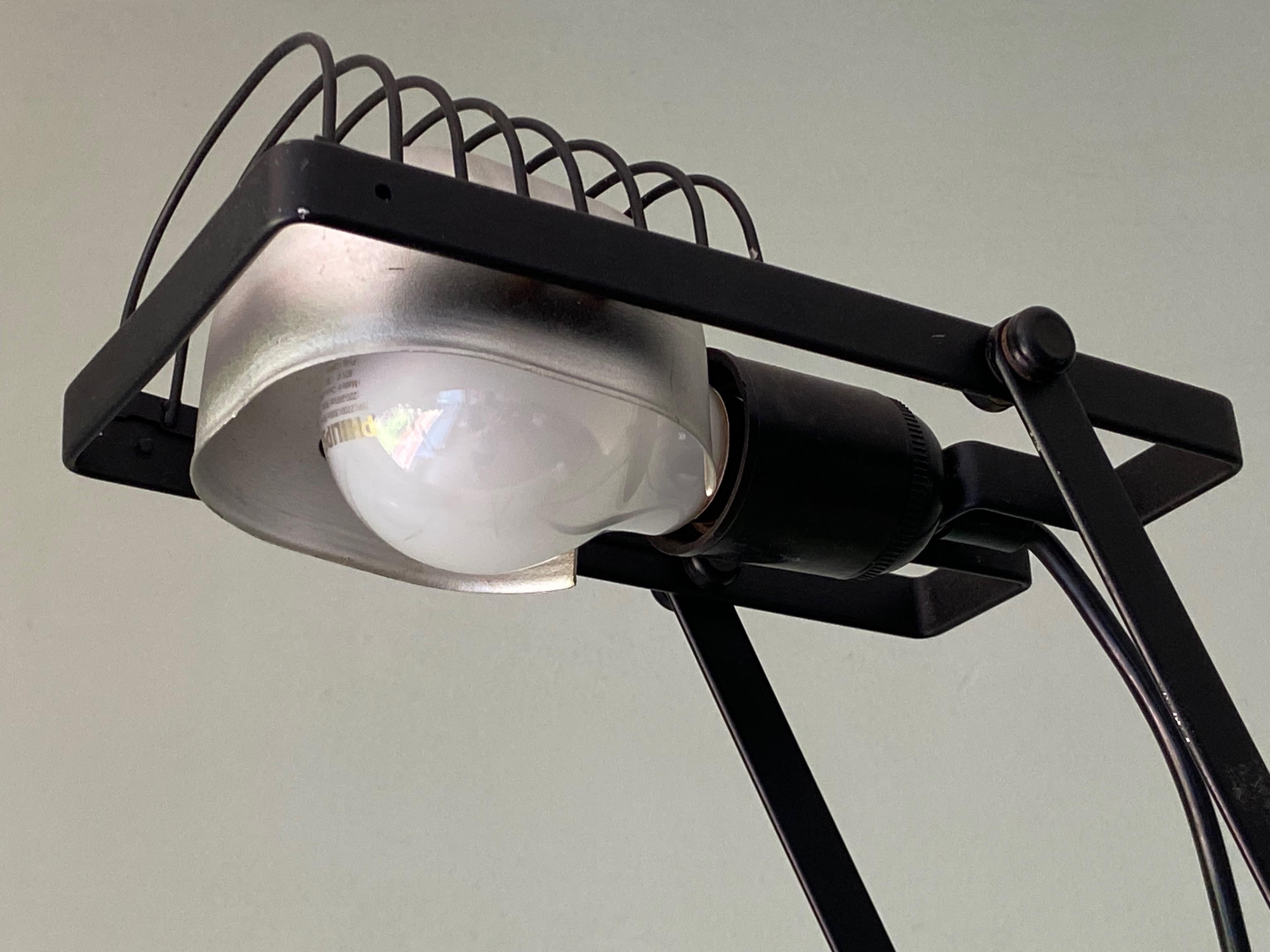 italien Lampe de bureau Sintesi conçue par Ernesto Gismondi pour Artemide, années 1970 en vente