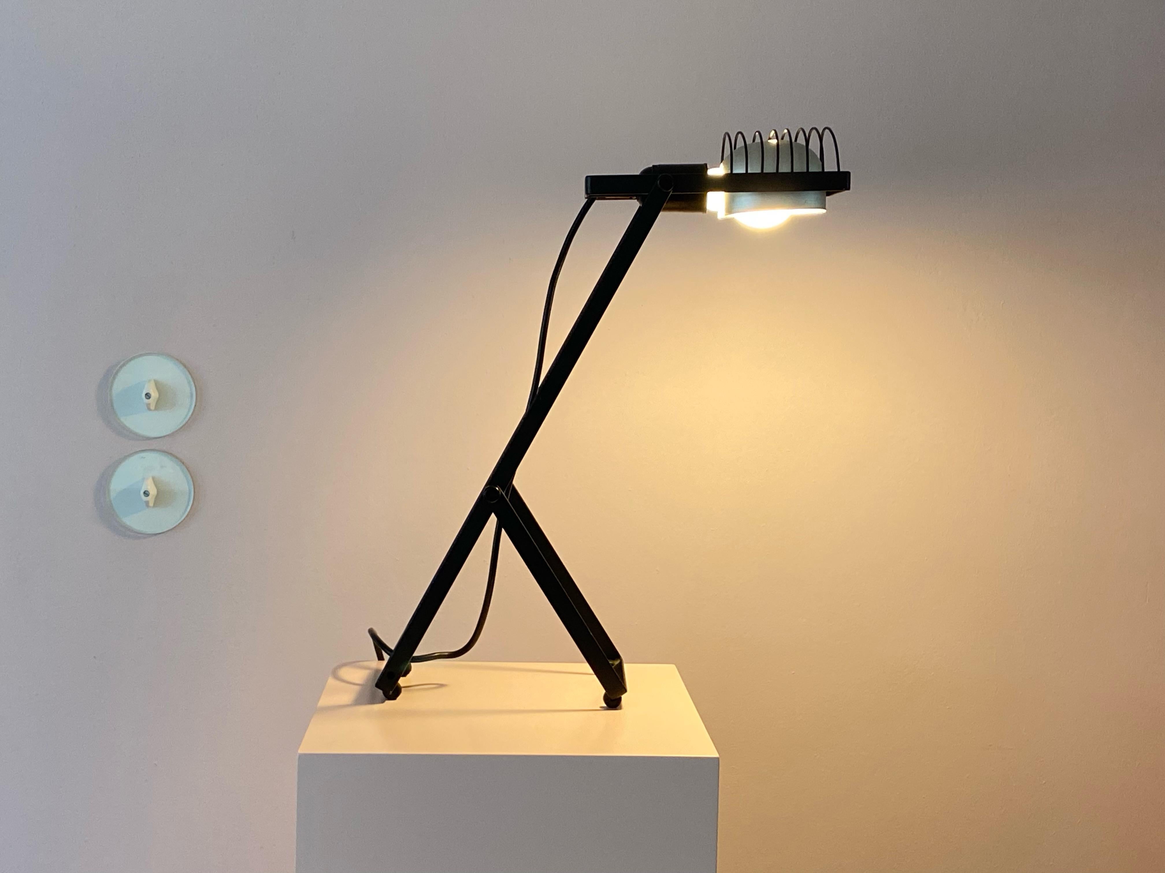 Sintesi Table Lamp Design by Ernesto Gismondi for Artemide 1970s In Good Condition For Sale In Krefeld, DE