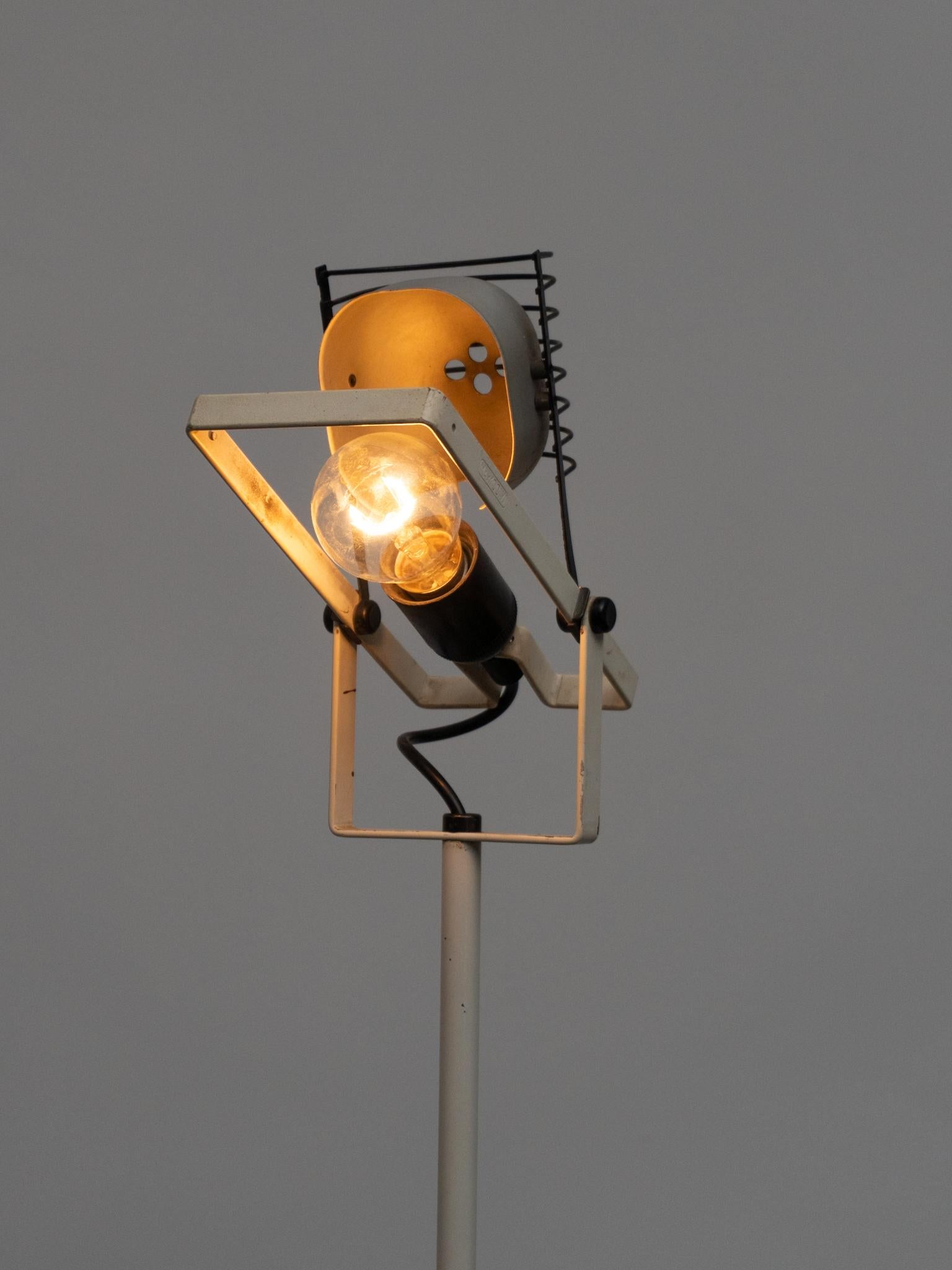Sintesi Terra Articulated Floor Lamp Designed by Ernesto Gismondi for Artemide In Good Condition For Sale In Antwerp, BE