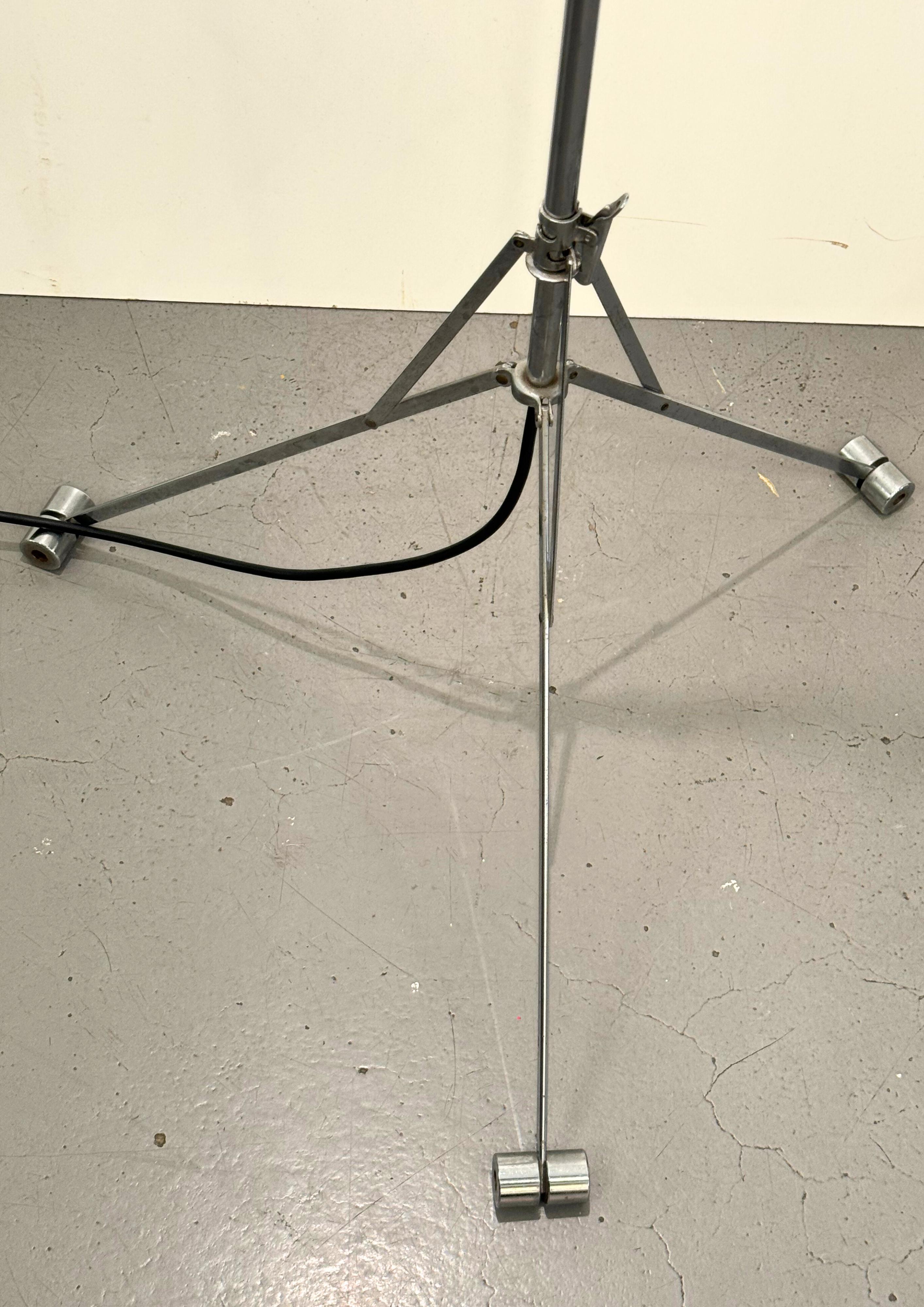 Sintesi Terra by Ernesto Gismondi for Artemide Extendable Tripod Base Floor Lamp 1