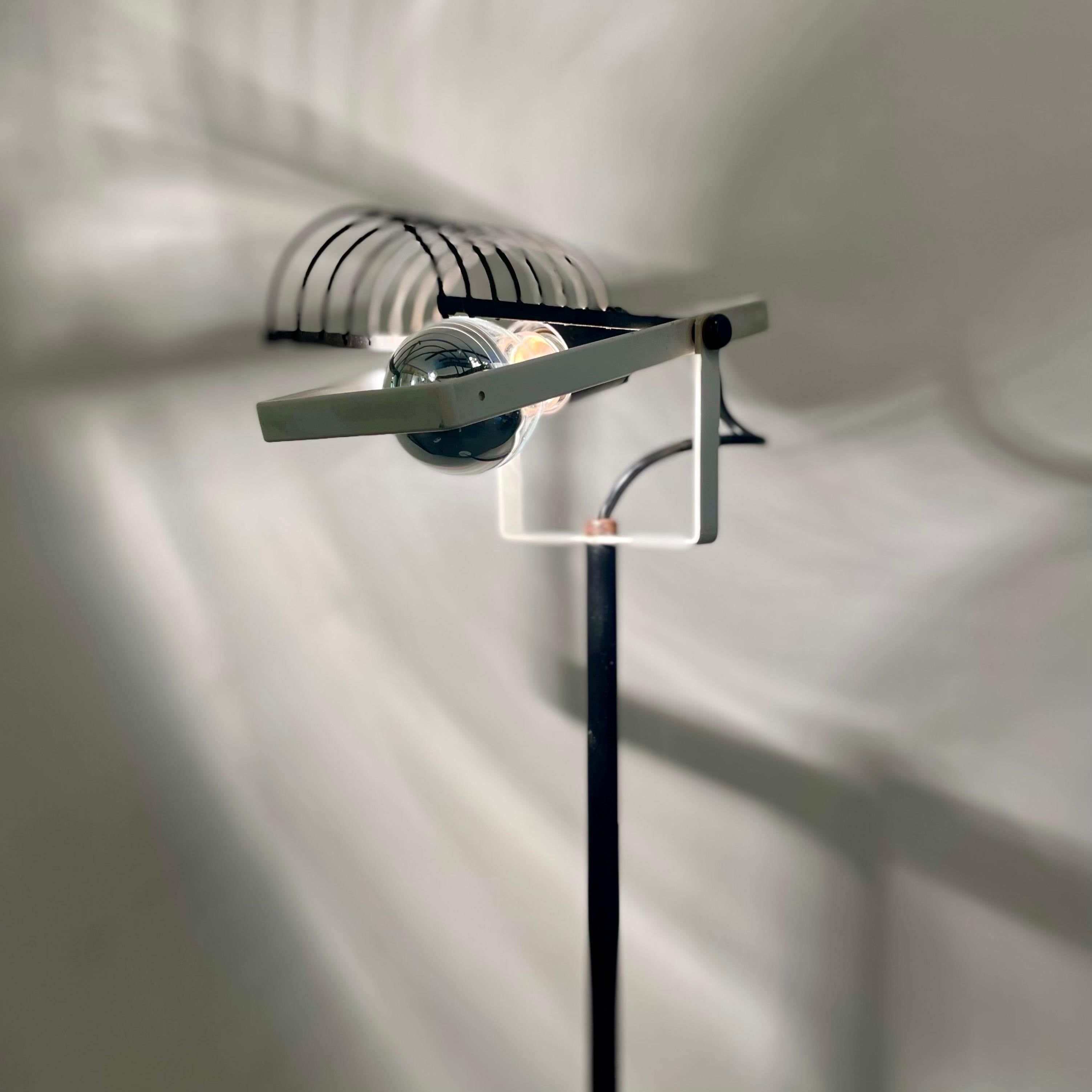 Lámpara de pie Sintesi Terra de Ernesto Gismondi para Artemide, años 70 Era espacial en venta