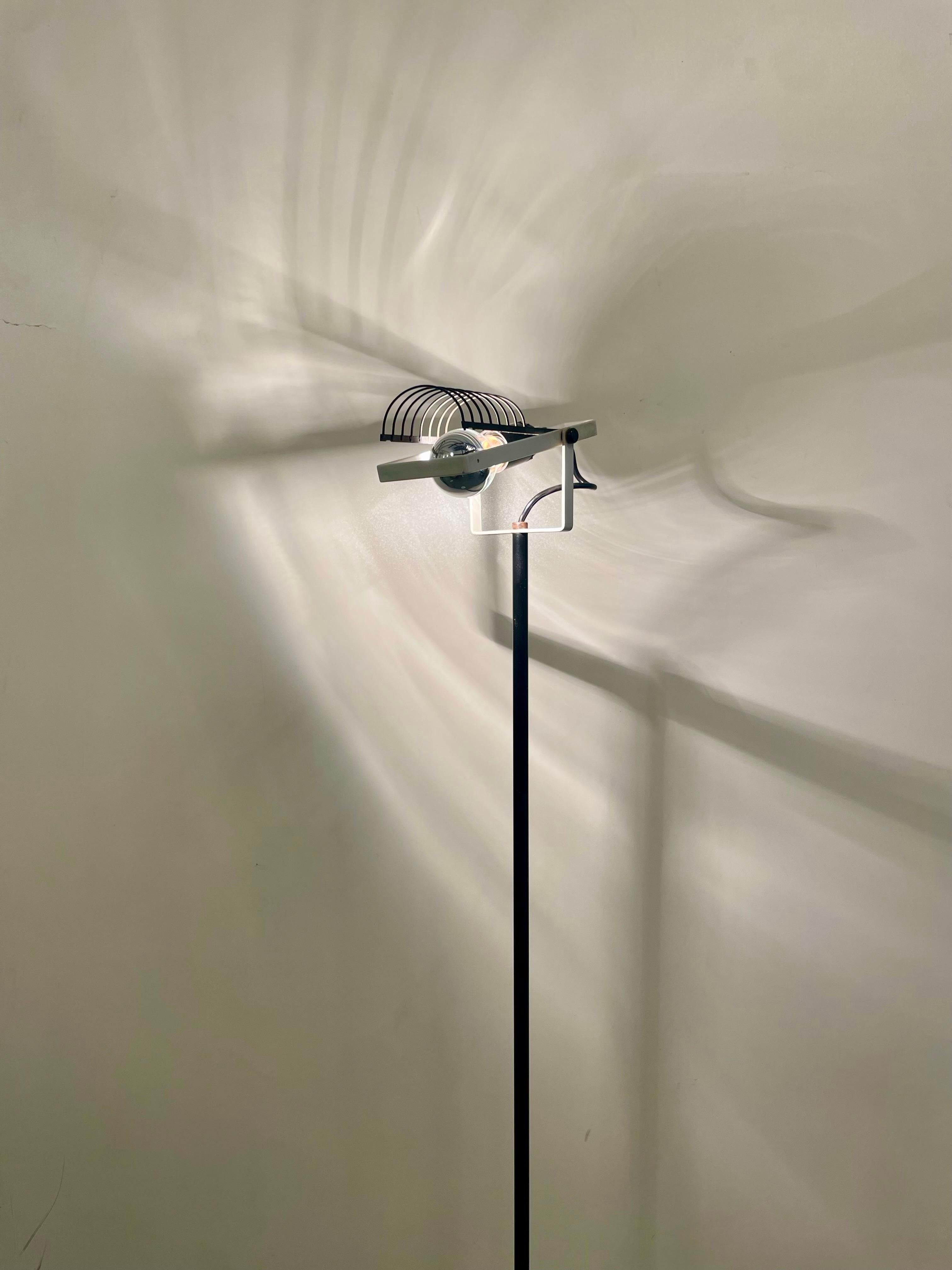 Lámpara de pie Sintesi Terra de Ernesto Gismondi para Artemide, años 70 Lacado en venta