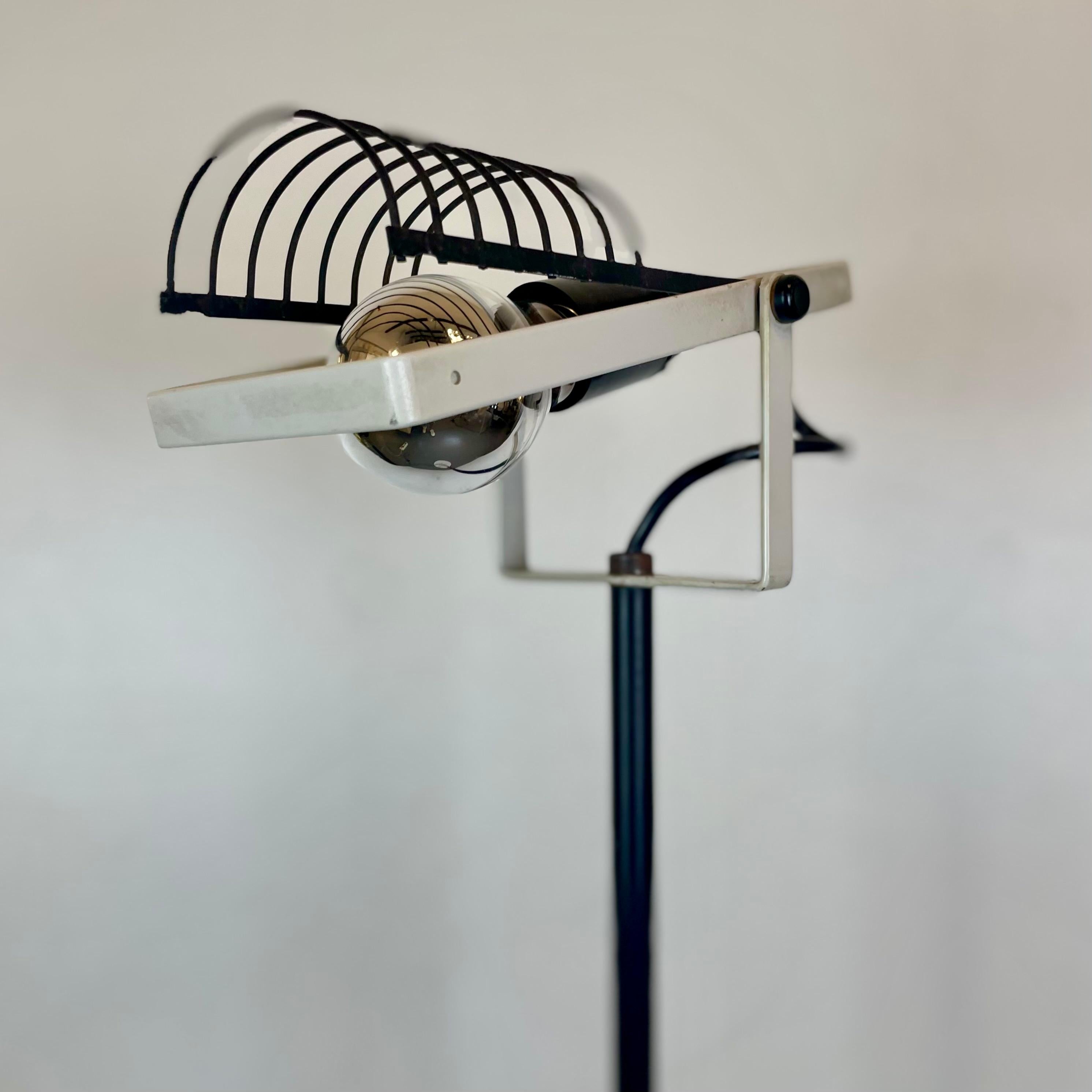 Lámpara de pie Sintesi Terra de Ernesto Gismondi para Artemide, años 70 Acero en venta