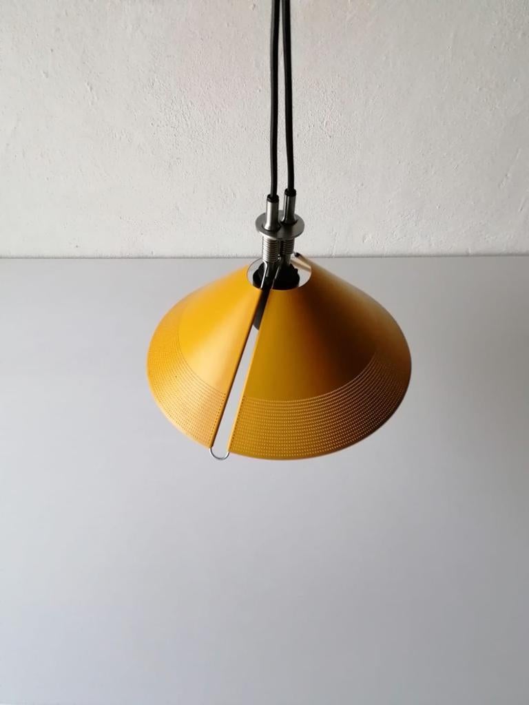Yellow Metal Pendant Lamp Sintheto Soffitto by F. A. Porsche for Luci, 1980s In Good Condition For Sale In Hagenbach, DE