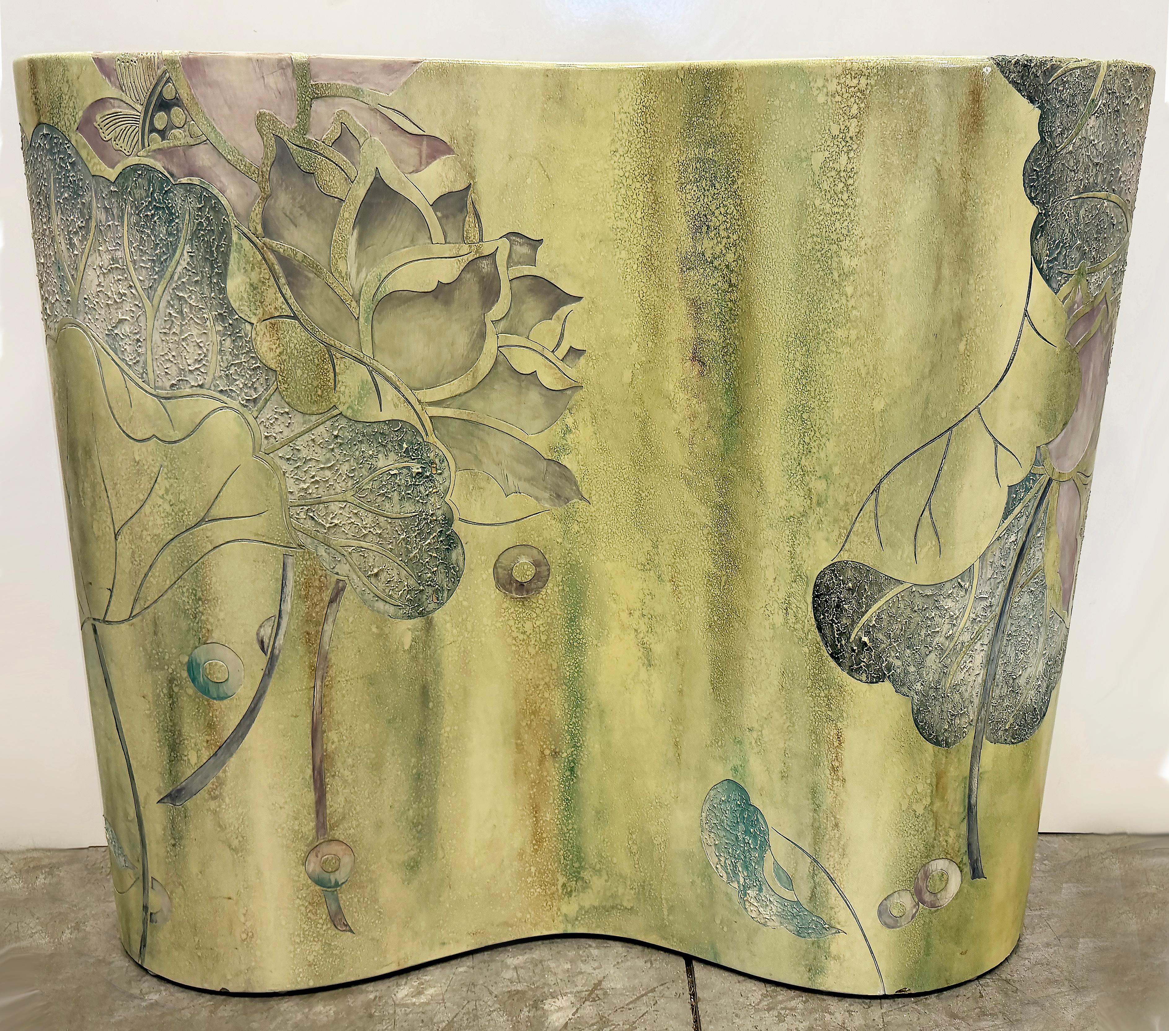 Table console biomorphe sinueuse en bois courbé, détails peints floraux asiatiques en vente 3