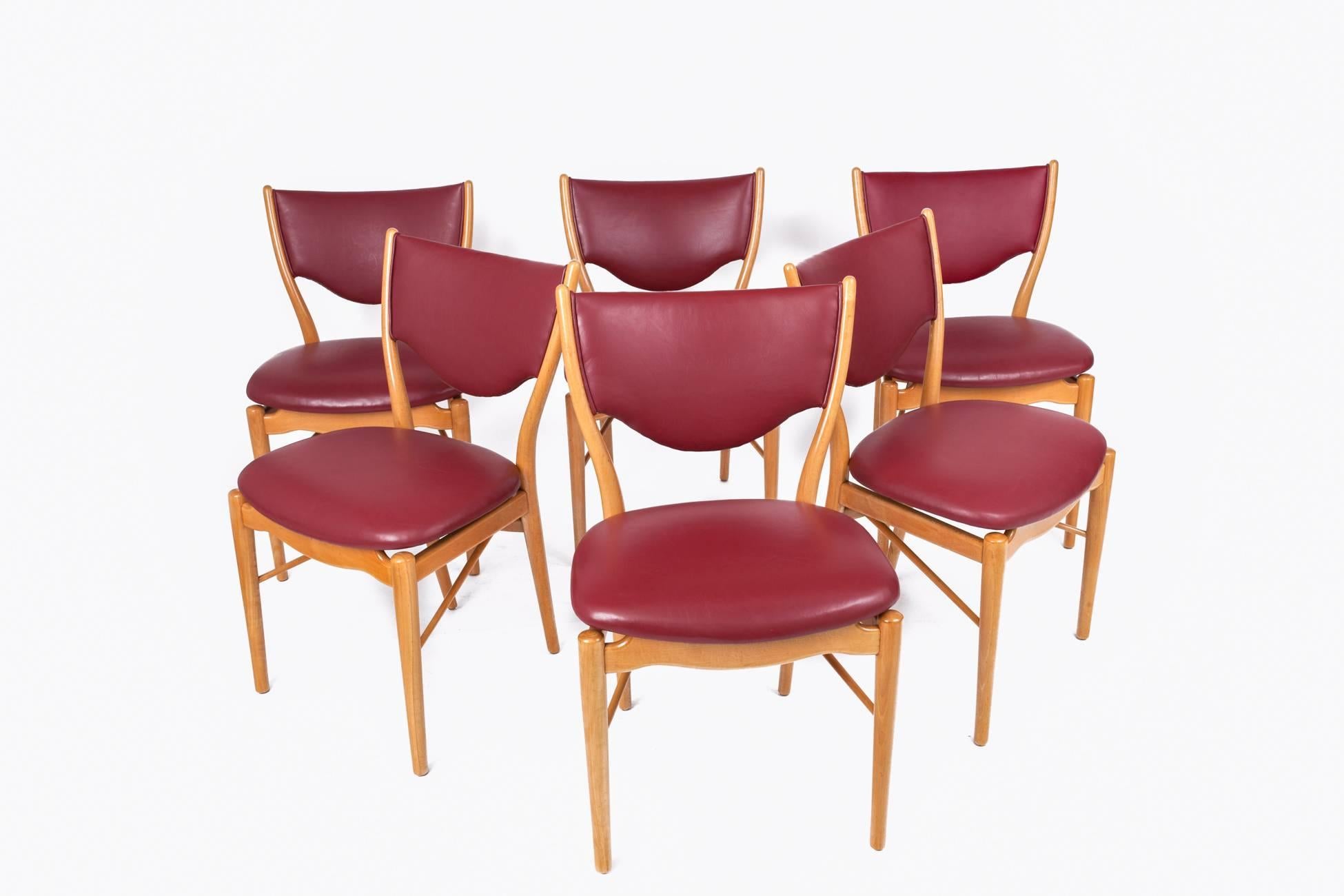Finn Juhl (1912 – 1989)

Graceful set of six sinuous BO-63 dining chairs by Finn Juhl for Bovirke, in beech wood with a light gloss finish, with gently curved backs that follow the human form and seats upholstered in burgundy leather. The wave of