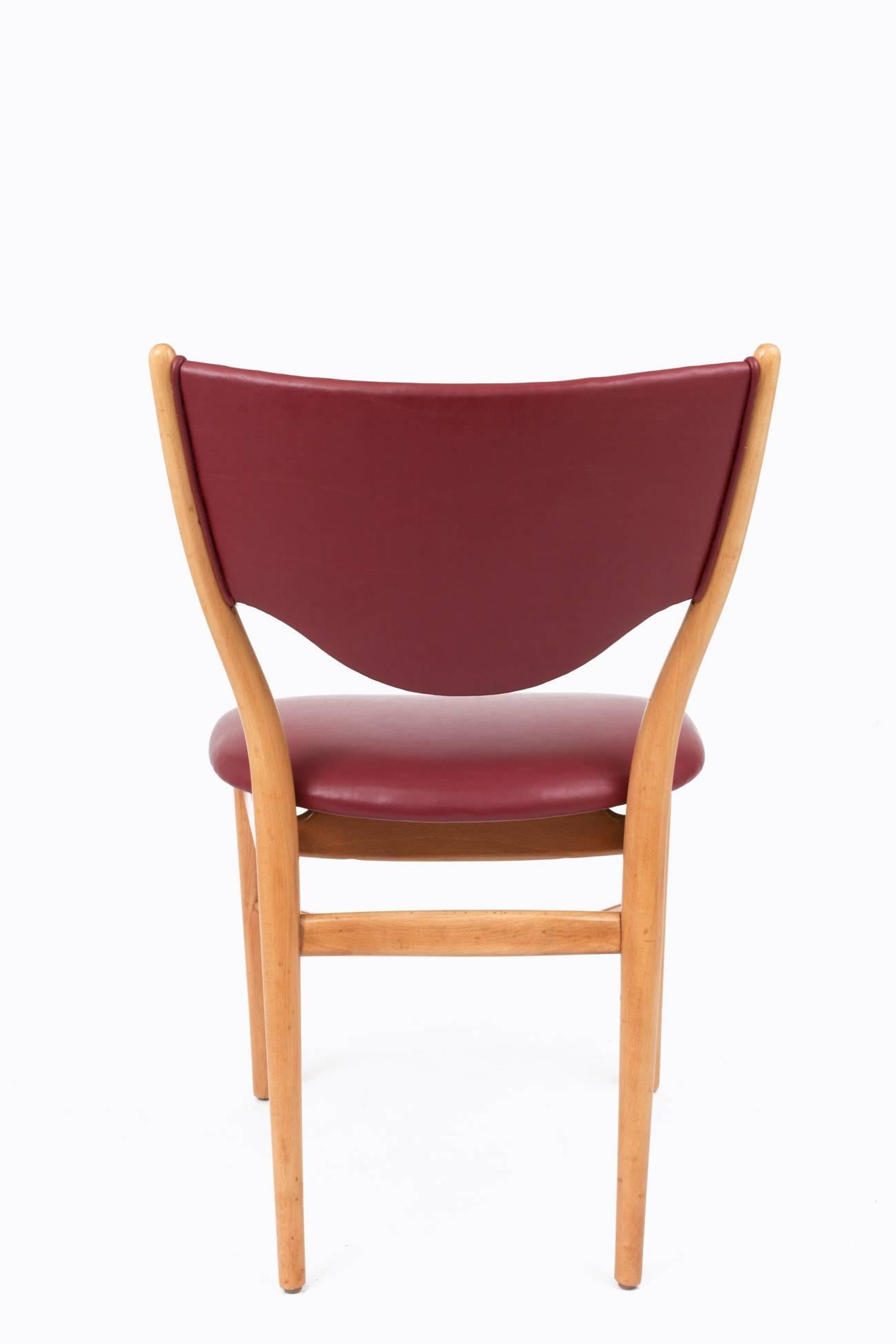 Mid-20th Century Finn Juhl Sinuous Set of Six Red Dining Chairs in Beech & Leather, Denmark 1950s