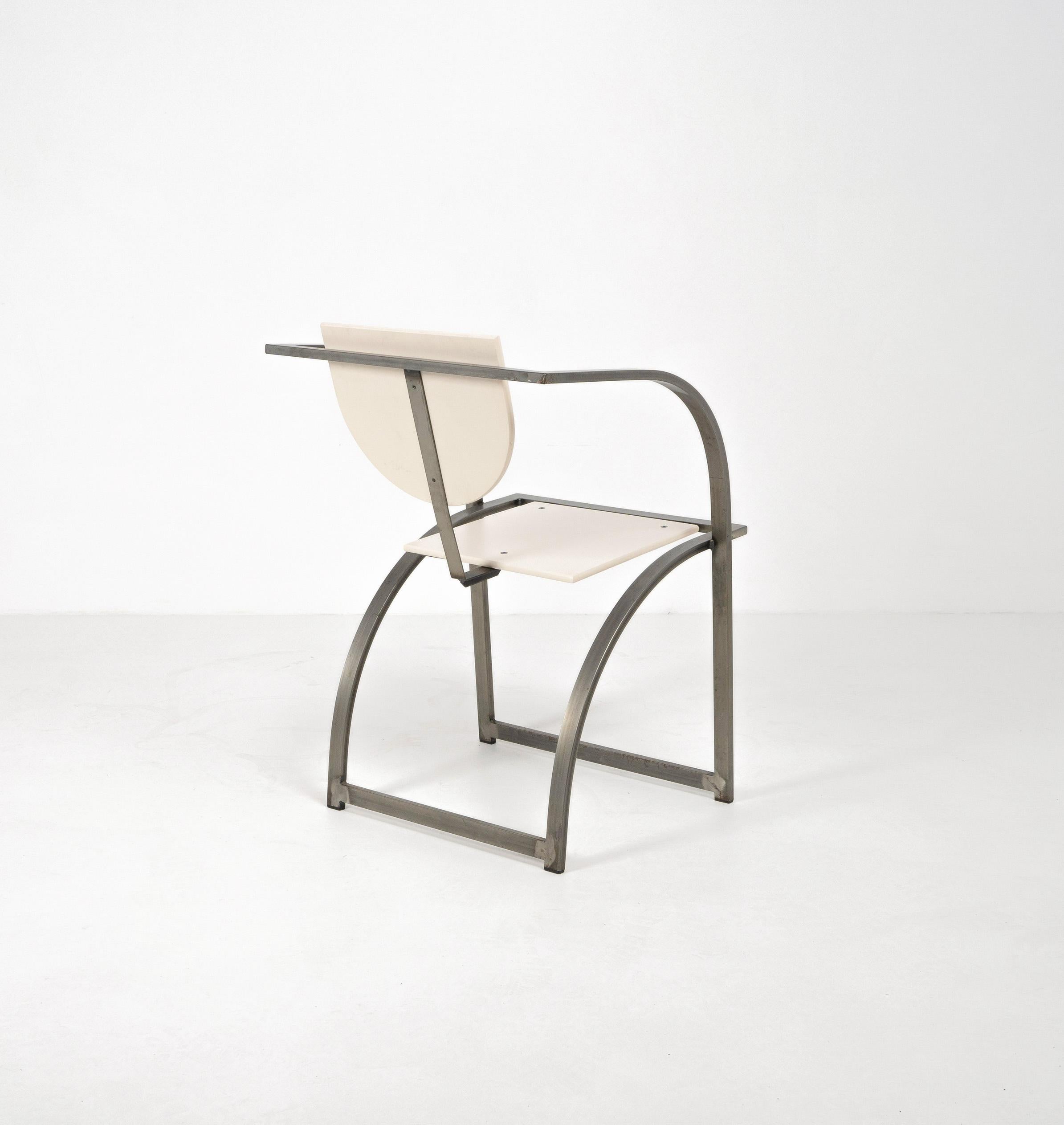 Postmodern steel 'Sinus' chair designed by Karl Friedrich Förster. Composed of a tubular steel frame with an off white painted plywood seat and backrest.

Dimensions (cm, approx): 
Height: 82
Width: 55
Depth: 58
Height to seat: 45

Condition: