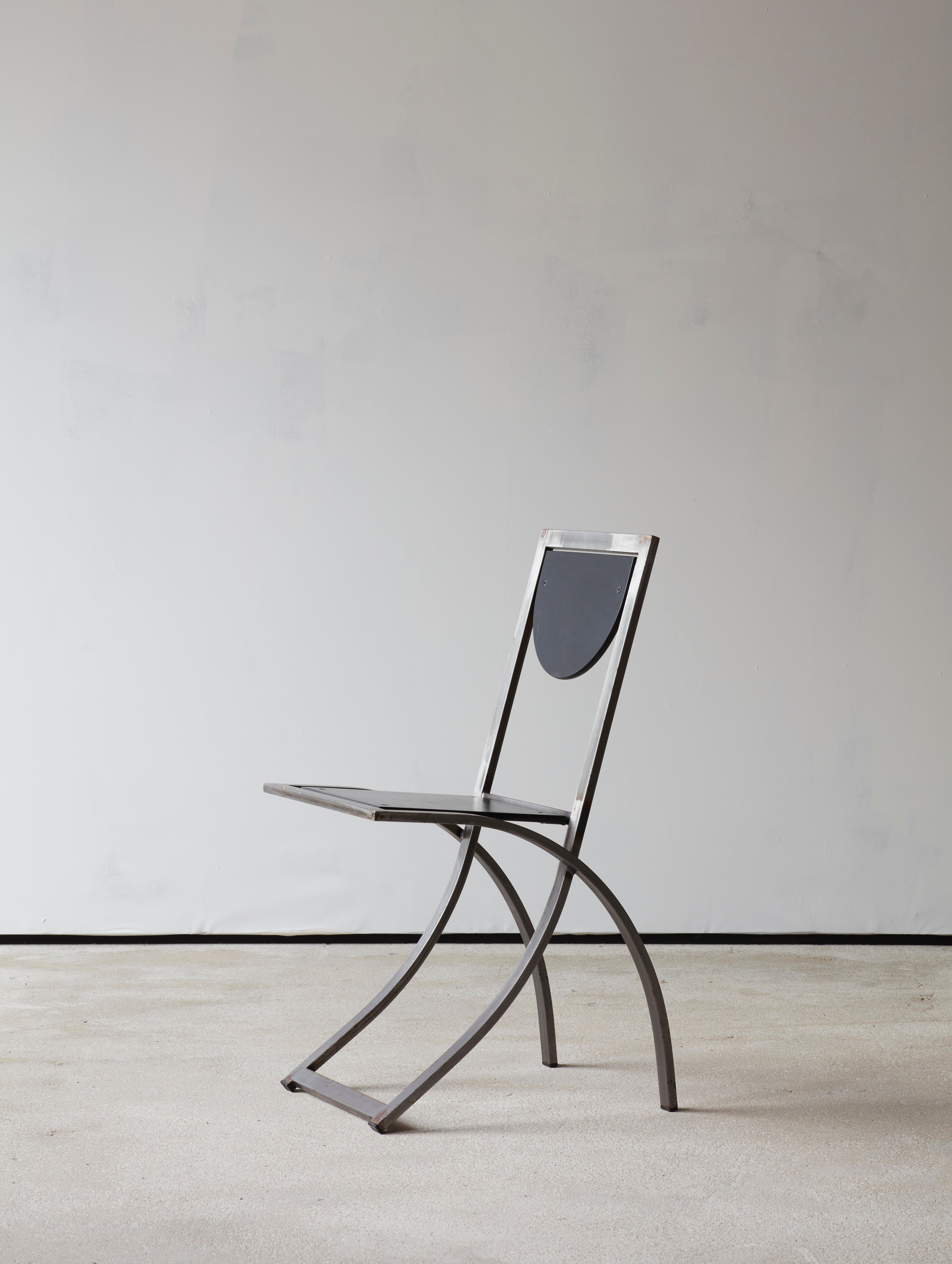 The Sinus chair is a classic of German design. 

Its flowing lines and minimal shapes, play with our notion of what a chair can be, creating a timeless piece.

The chair is formed from a forged steel frame which follows sinuous lines combined with