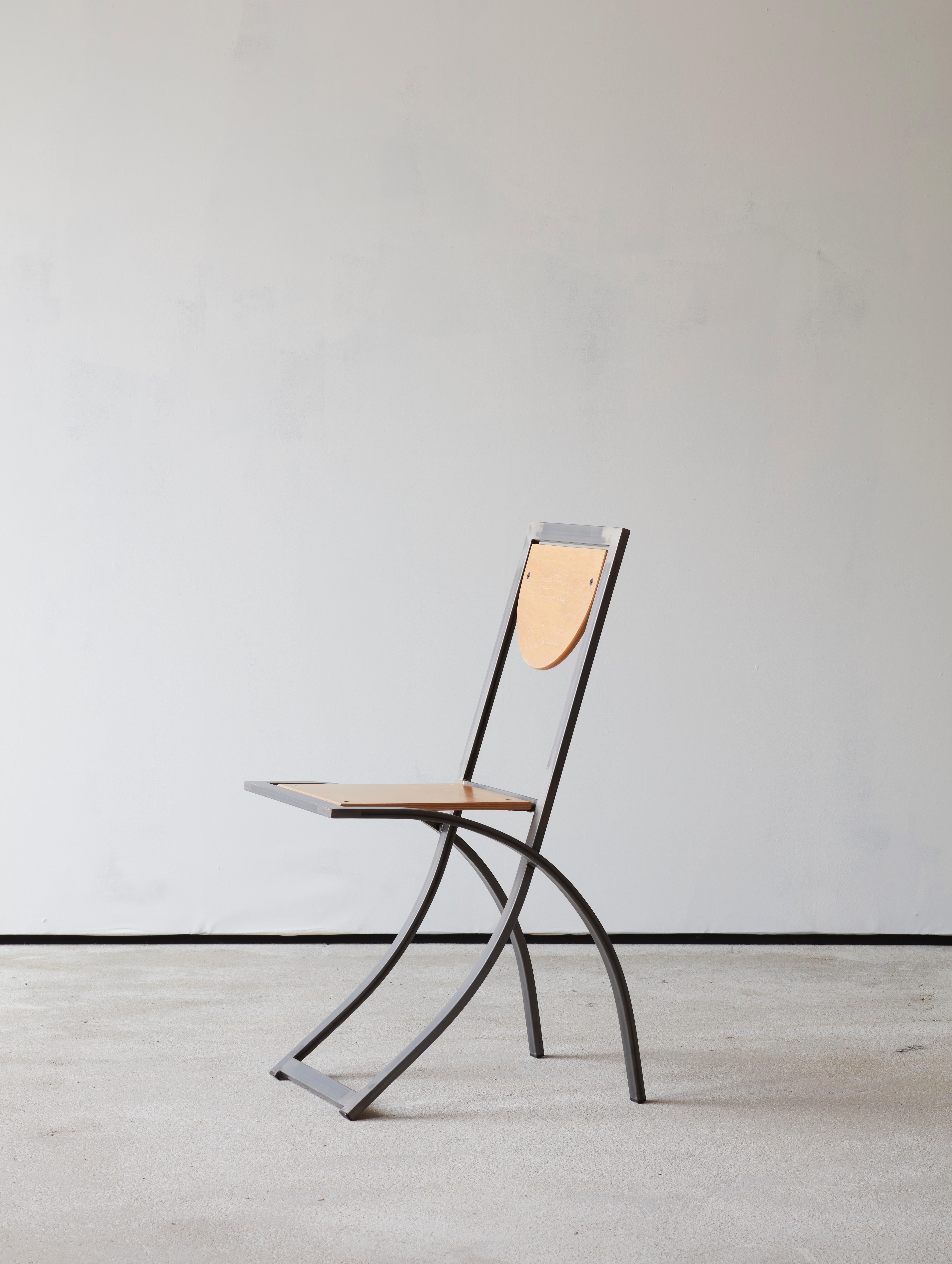 The Sinus chair is a classic of German design. 

Its flowing lines and minimal shapes, play with our notion of what a chair can be, creating a timeless piece.

The chair is formed from a forged steel frame which follows sinuous lines combined with