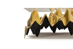 Table basse sinusoïdale or et noir