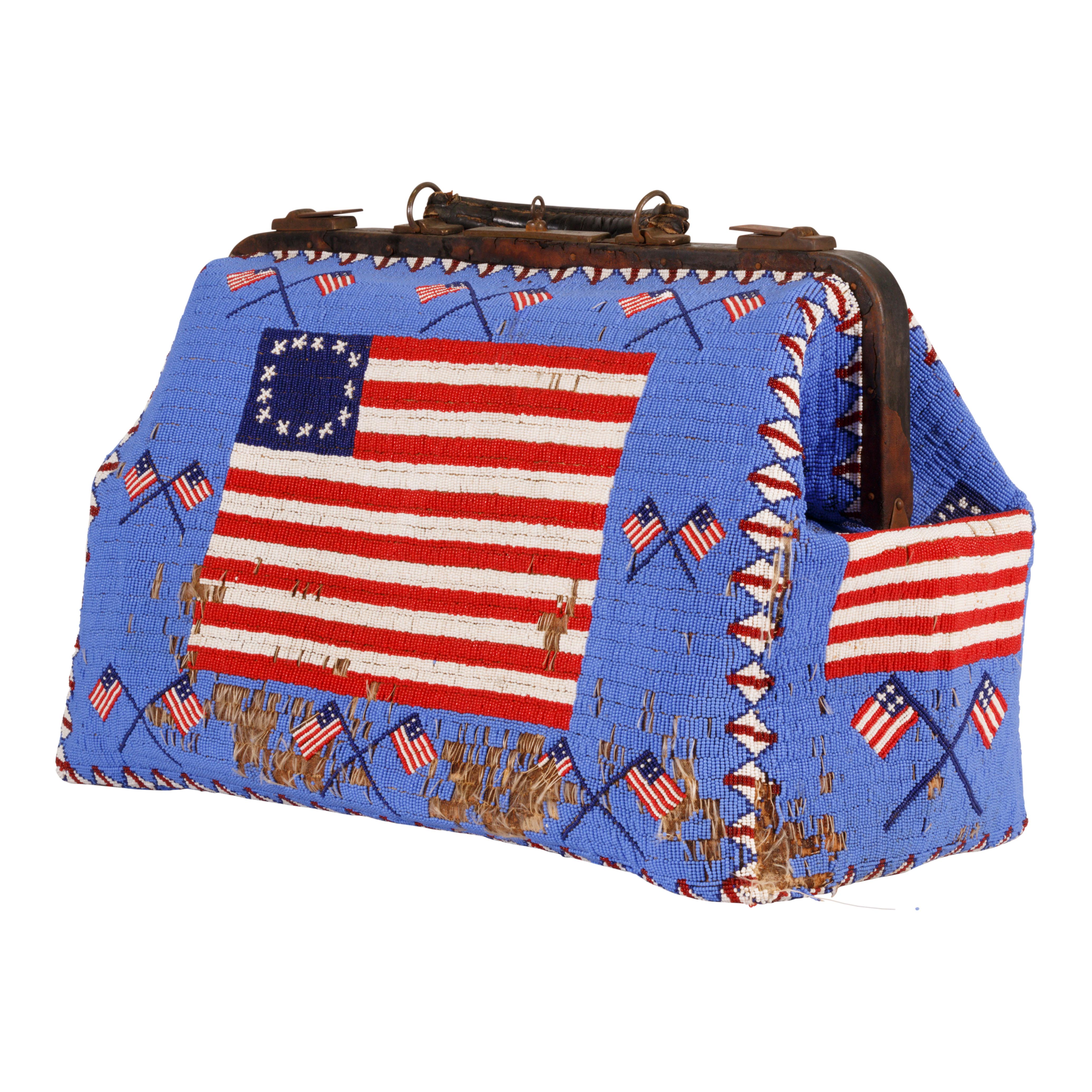 Sioux Beaded Patriotic Doctor's Bag, Early 20th Century In Good Condition For Sale In Coeur d'Alene, ID