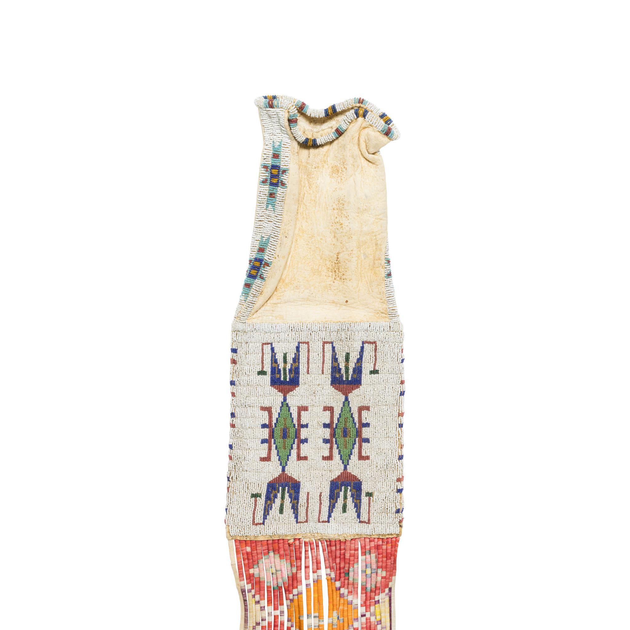 Sioux Beaded Pipe Bag In Good Condition For Sale In Coeur d'Alene, ID