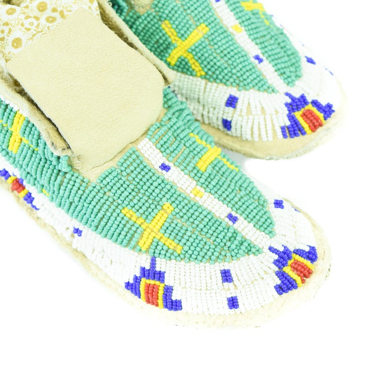 Native American Sioux Child's Moccasins For Sale