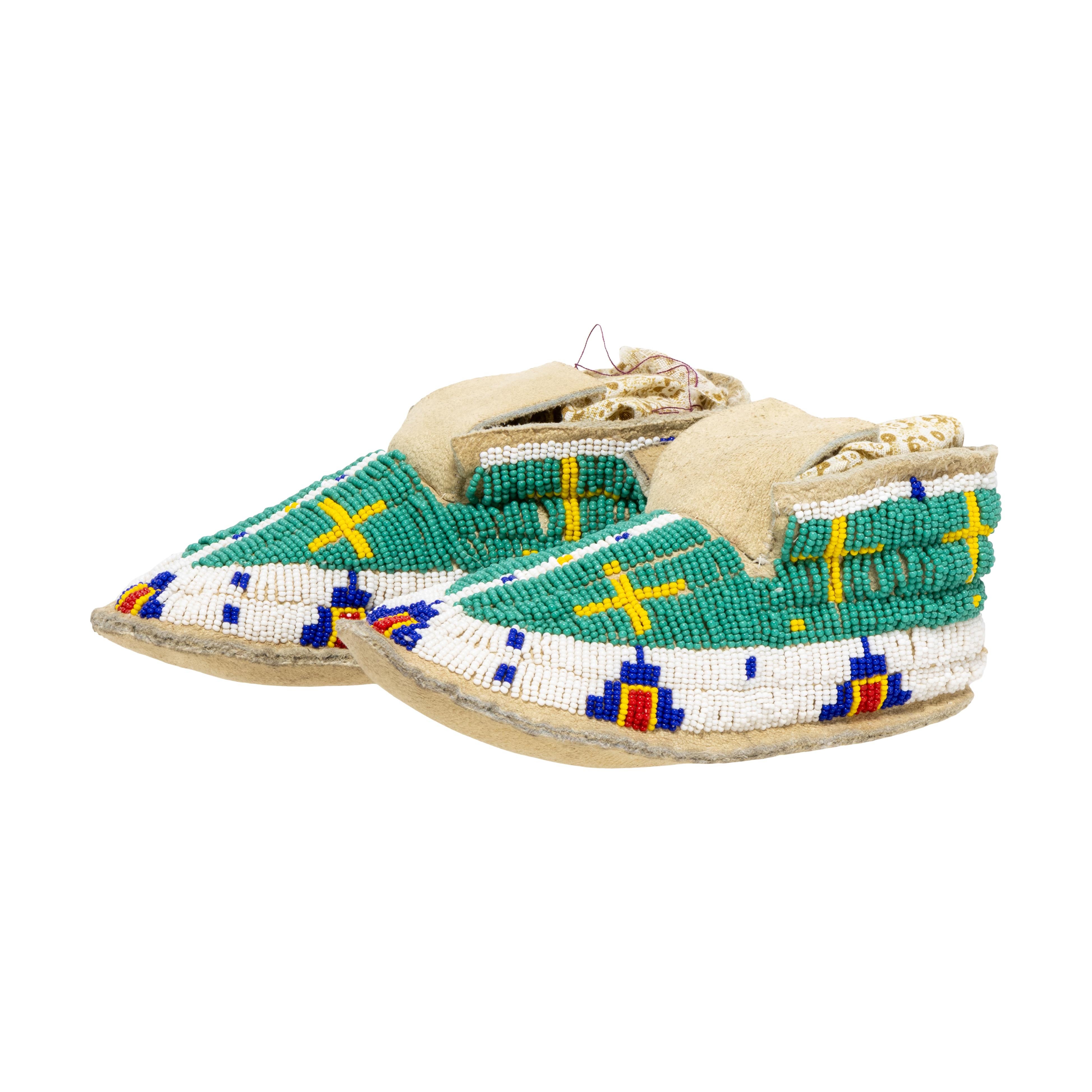 Sioux Child's Moccasins In Good Condition For Sale In Coeur d'Alene, ID