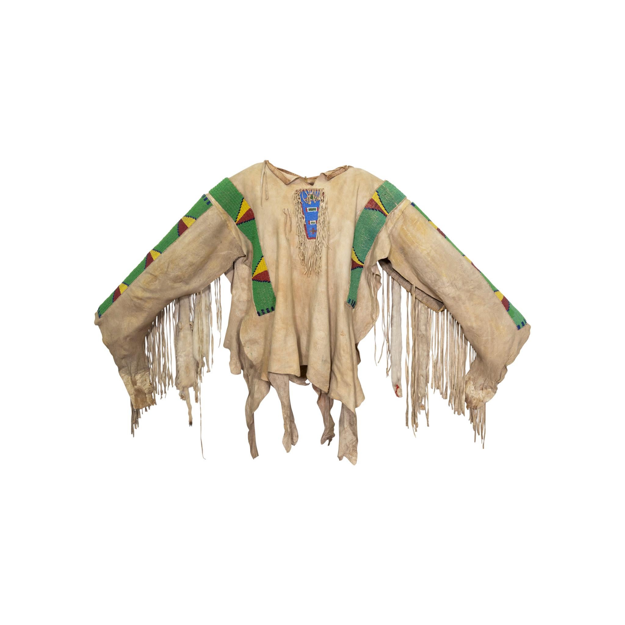 Hirschlederhemd und Leggings eines Sioux-Kriegers im Zustand „Gut“ im Angebot in Coeur d'Alene, ID