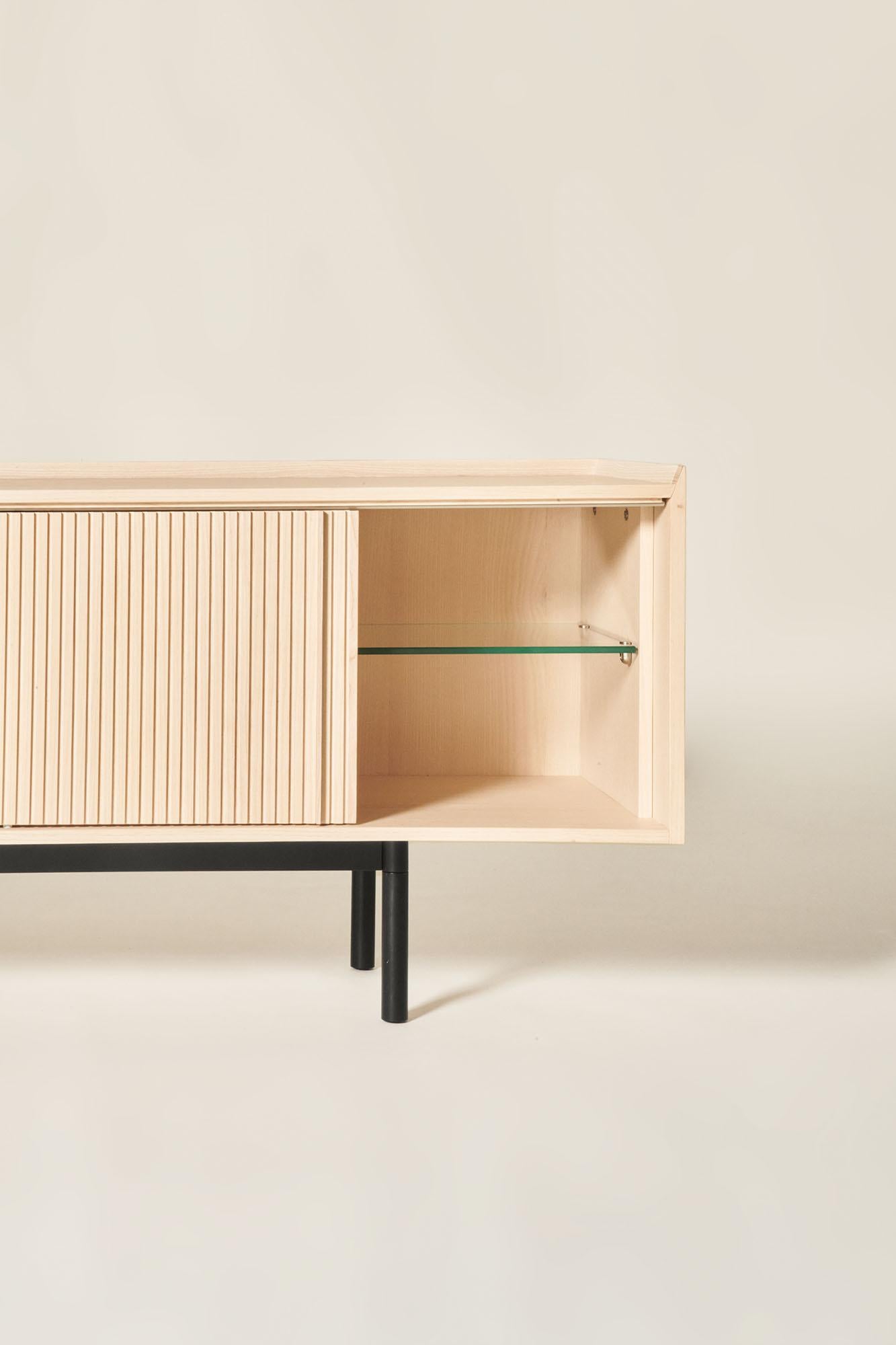 Sipario Sideboard aus Massivholz, Esche in natürlicher Oberfläche, 2 Türen, zeitgenössisch im Angebot 3