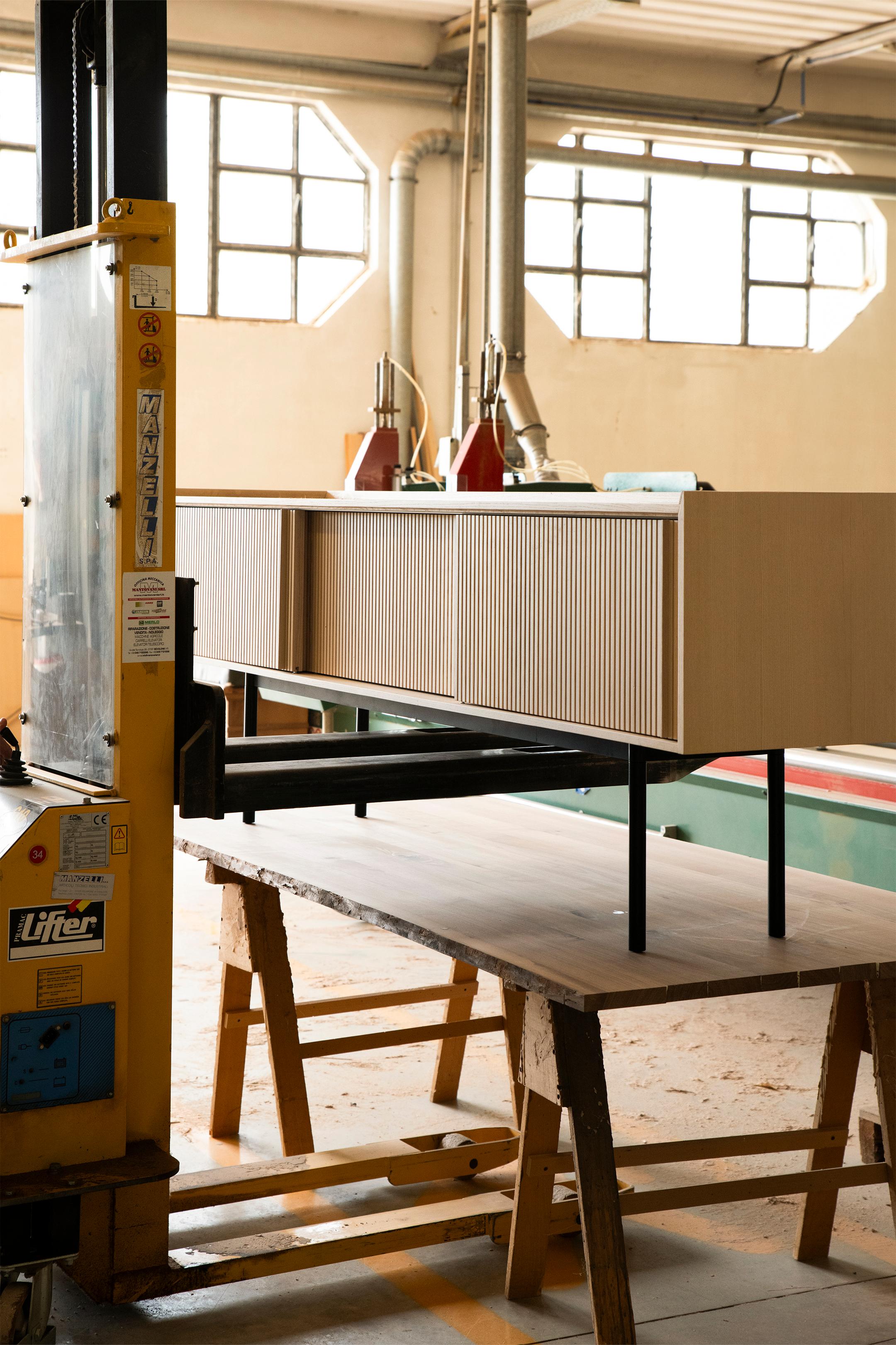 Sipario Sideboard aus Massivholz, Esche in natürlicher Oberfläche, 2 Türen, zeitgenössisch im Angebot 10