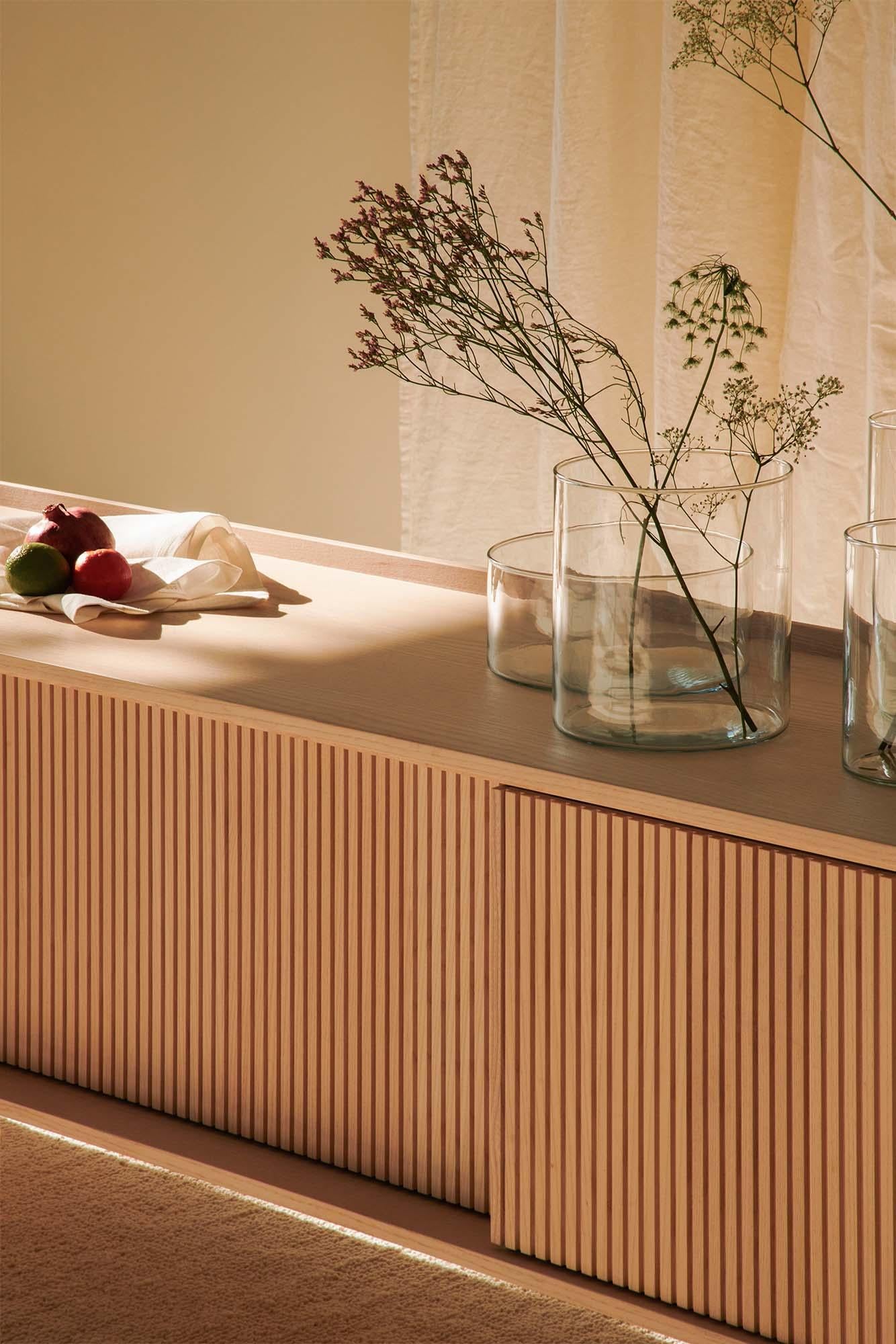 Sipario Sideboard aus Massivholz, Esche in natürlicher Oberfläche, 2 Türen, zeitgenössisch (21. Jahrhundert und zeitgenössisch) im Angebot