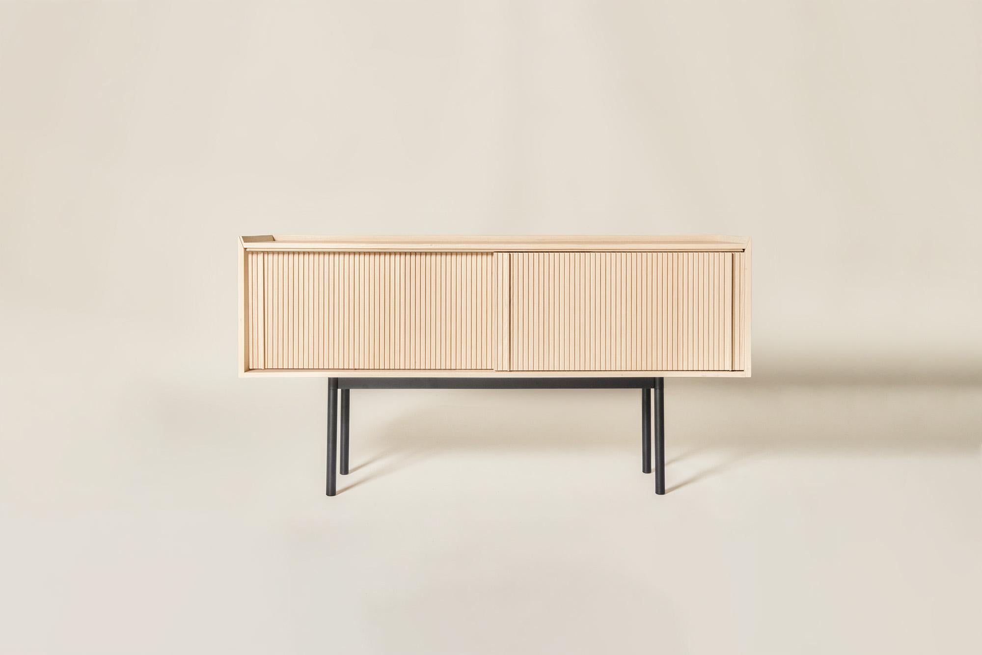 Sipario Sideboard aus Massivholz, Esche in natürlicher Oberfläche, 2 Türen, zeitgenössisch (Asche) im Angebot