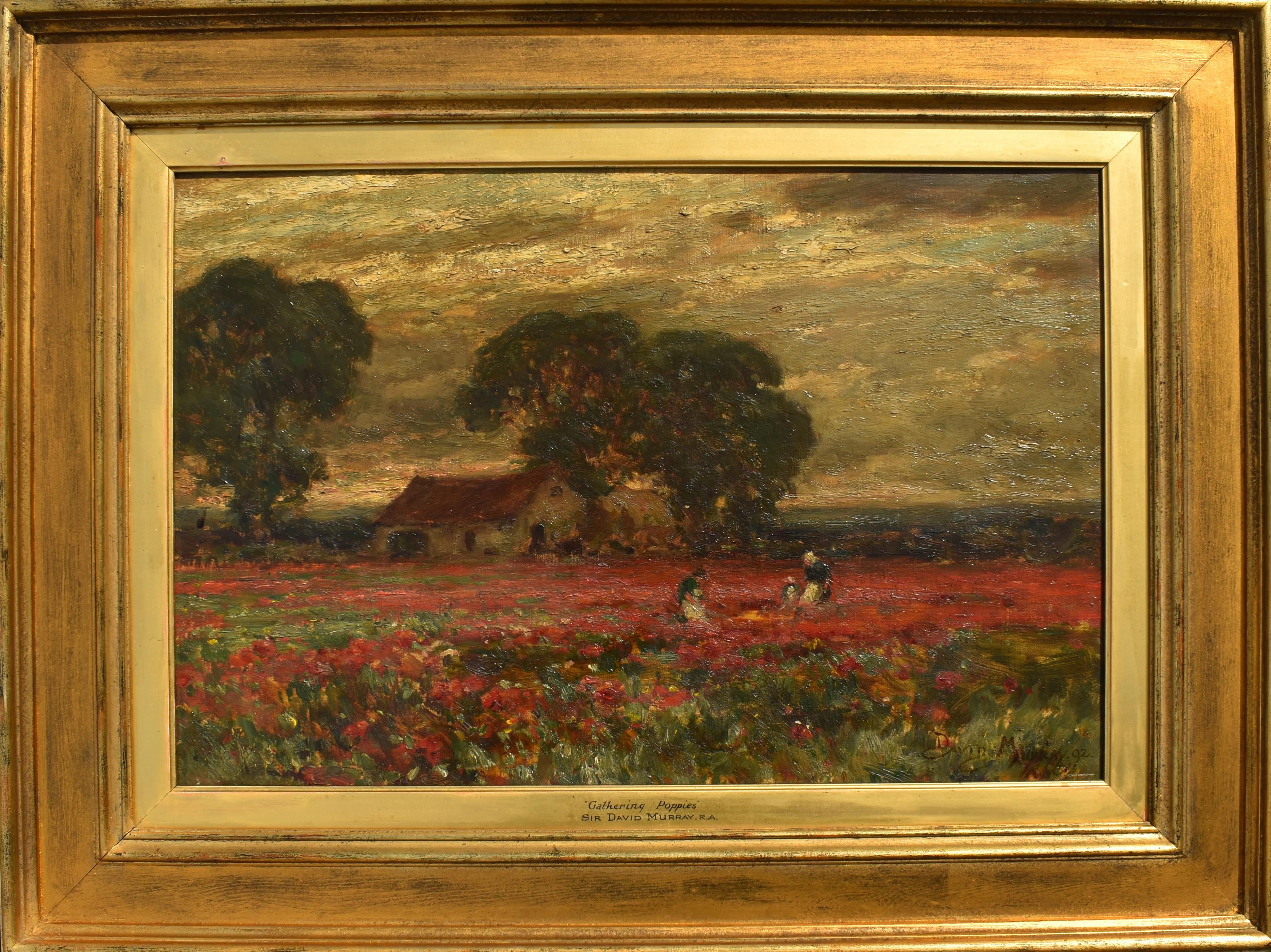 "Gathering Poppies" (Mohnblumen sammeln) ist eine reizvolle Landschaft des in Glasgow geborenen Künstlers Sir David Murray, die unter einem düsteren Himmel liegt. Das Werk ist signiert, datiert und trägt auf der Rückseite eine Schablone des