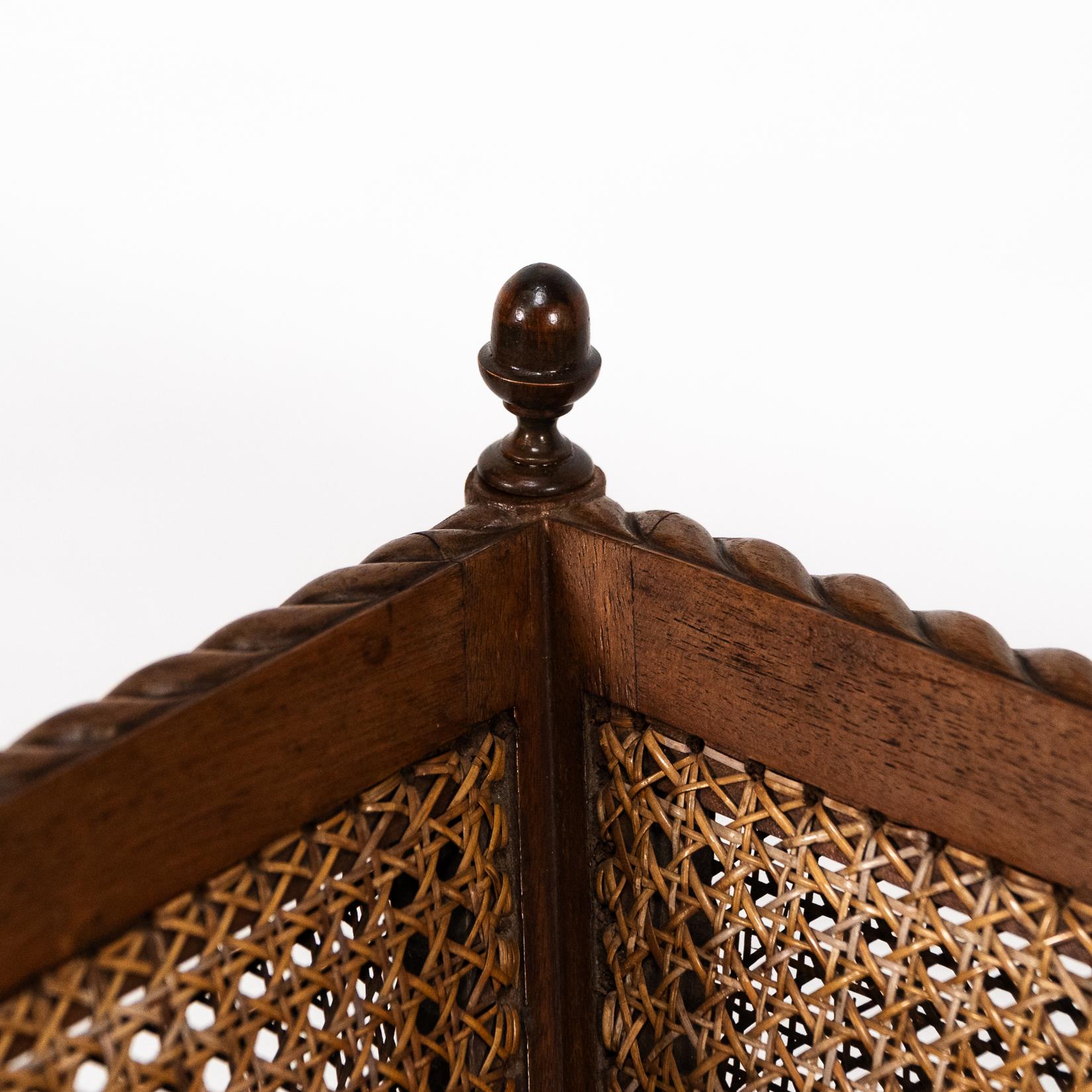Sir Edwin Landseer Lutyens. A Rare Newspaper Basket with Acorn Finials For Sale 5