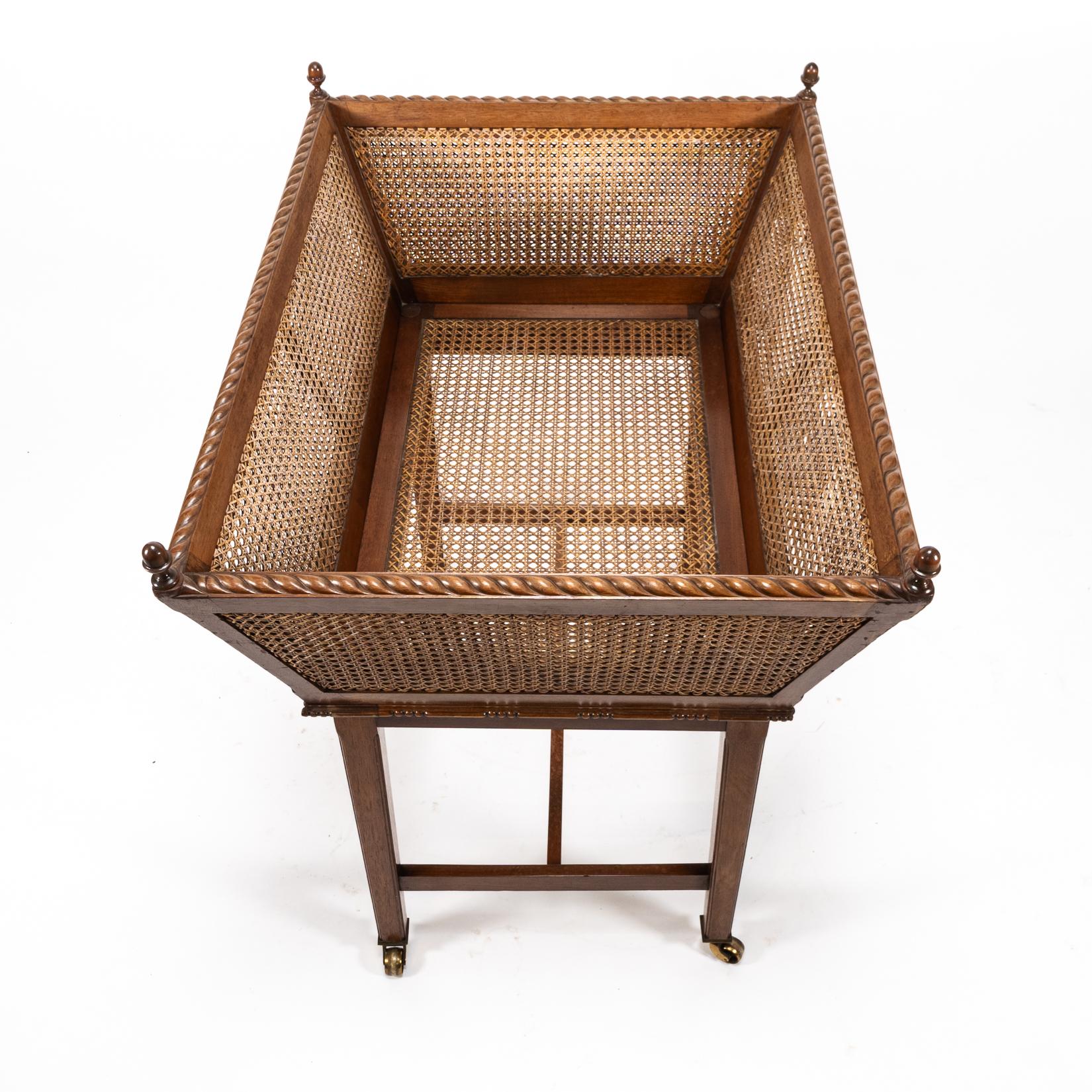 Sir Edwin Landseer Lutyens. A Rare Newspaper Basket with Acorn Finials In Good Condition For Sale In London, GB