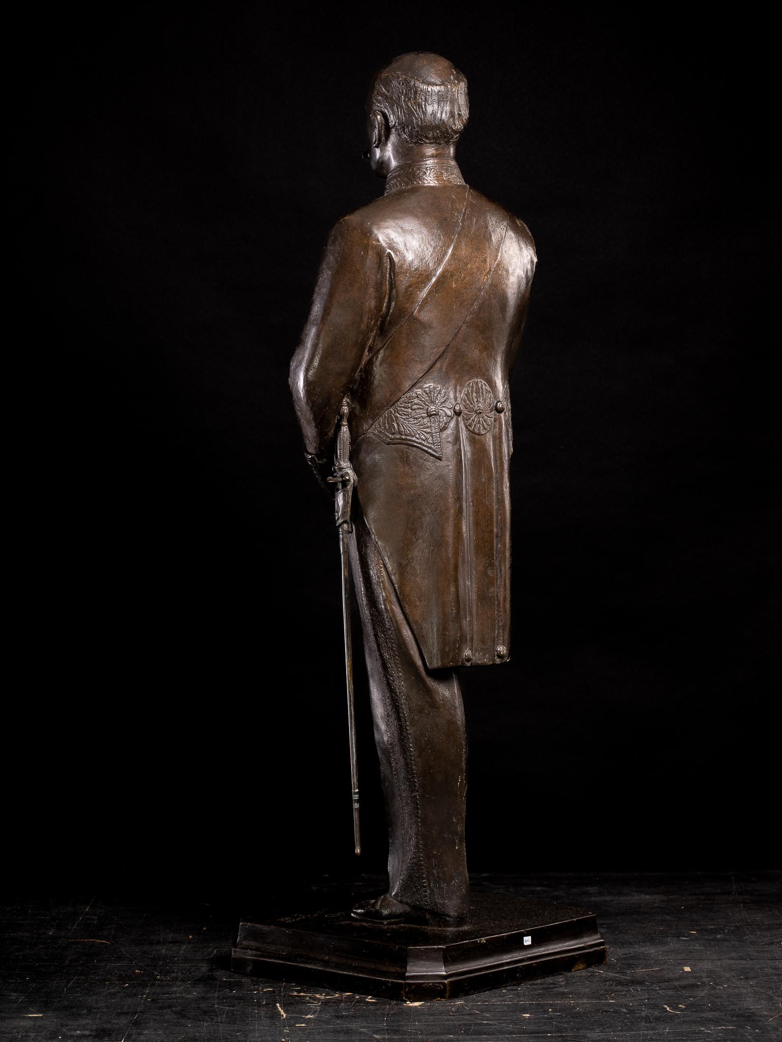 Metà XX secolo Sir Frederick Lugard-Colonial administrator Nigeria. Bronze by Herbert Cawood. in vendita