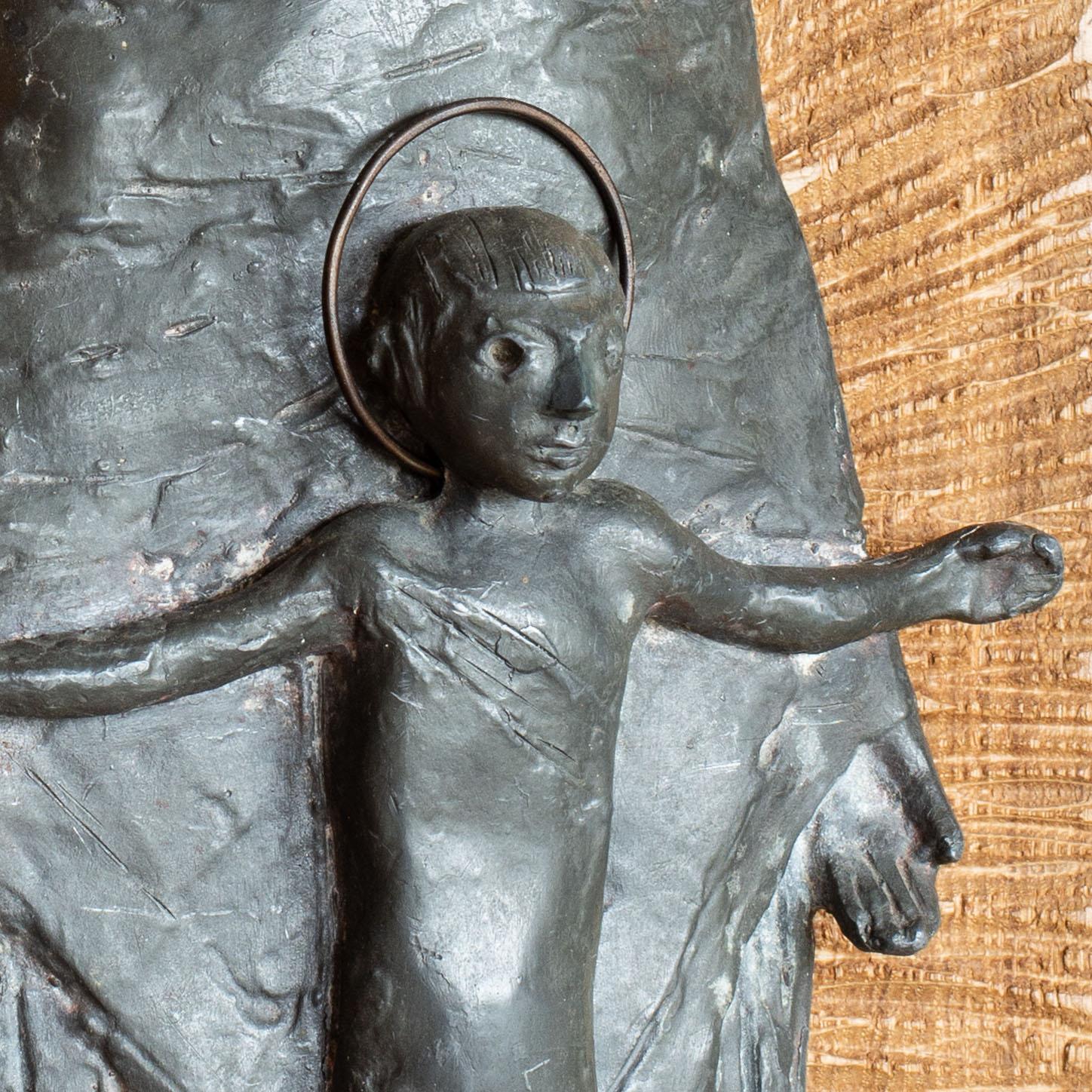 Jacob Epstein, 1950, Madonna con Bambino, scultura in piombo, firmata, inglese - Sculpture Moderno di Sir Jacob Epstein