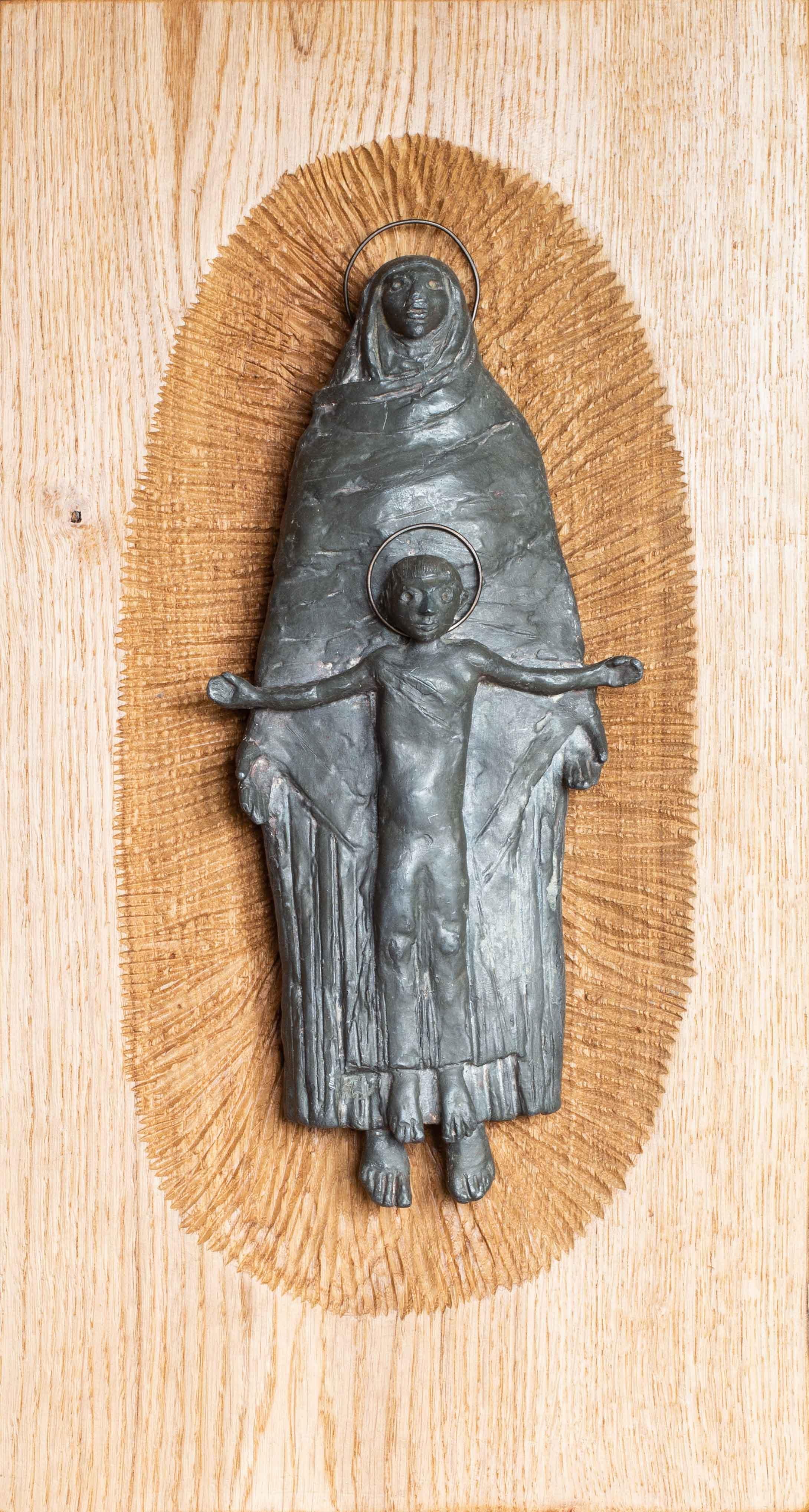 Figurative Sculpture di Sir Jacob Epstein - Jacob Epstein, 1950, Madonna con Bambino, scultura in piombo, firmata, inglese