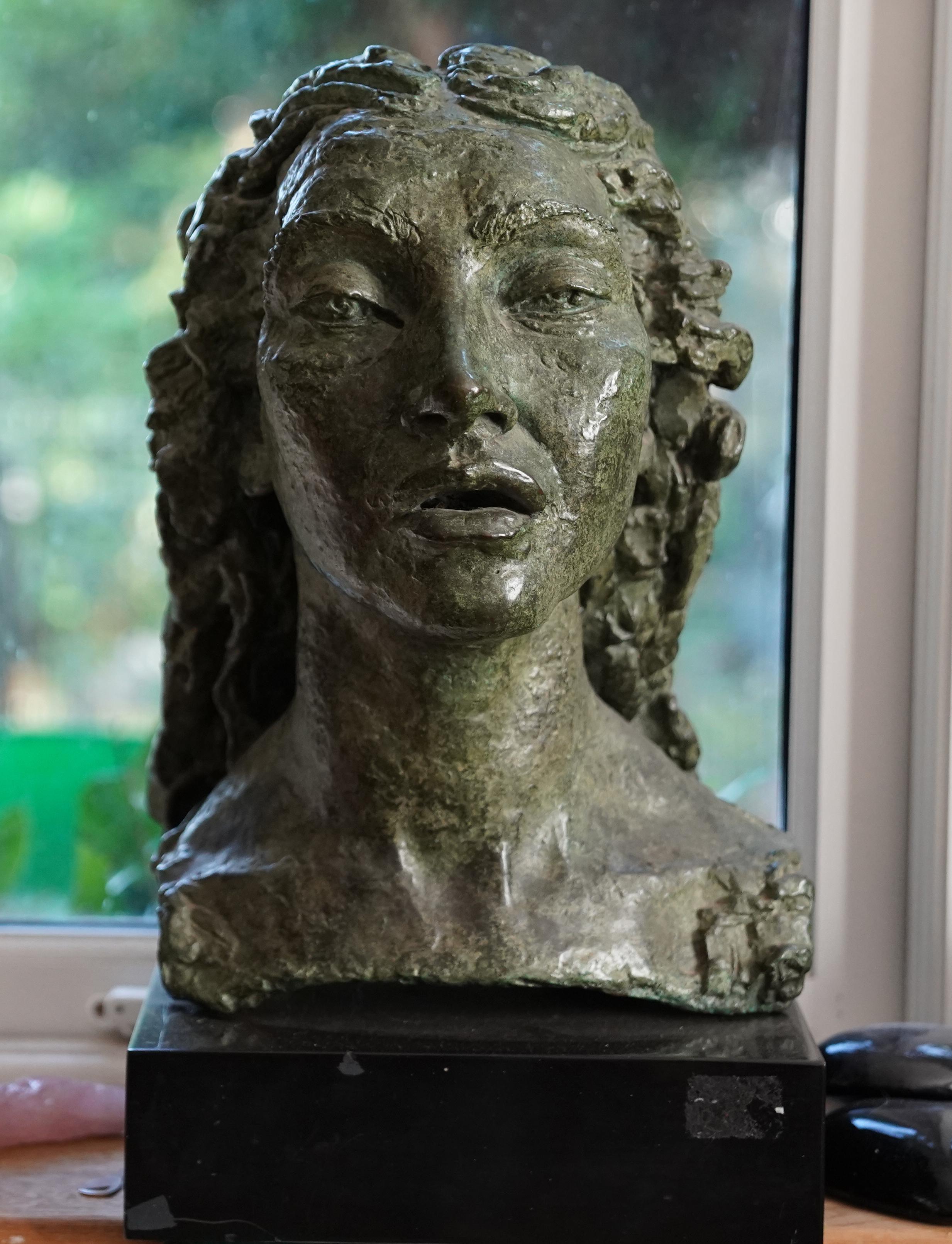 Second Portrait of Kathleen 1922 - British head shoulders  bronze sculpture For Sale 9