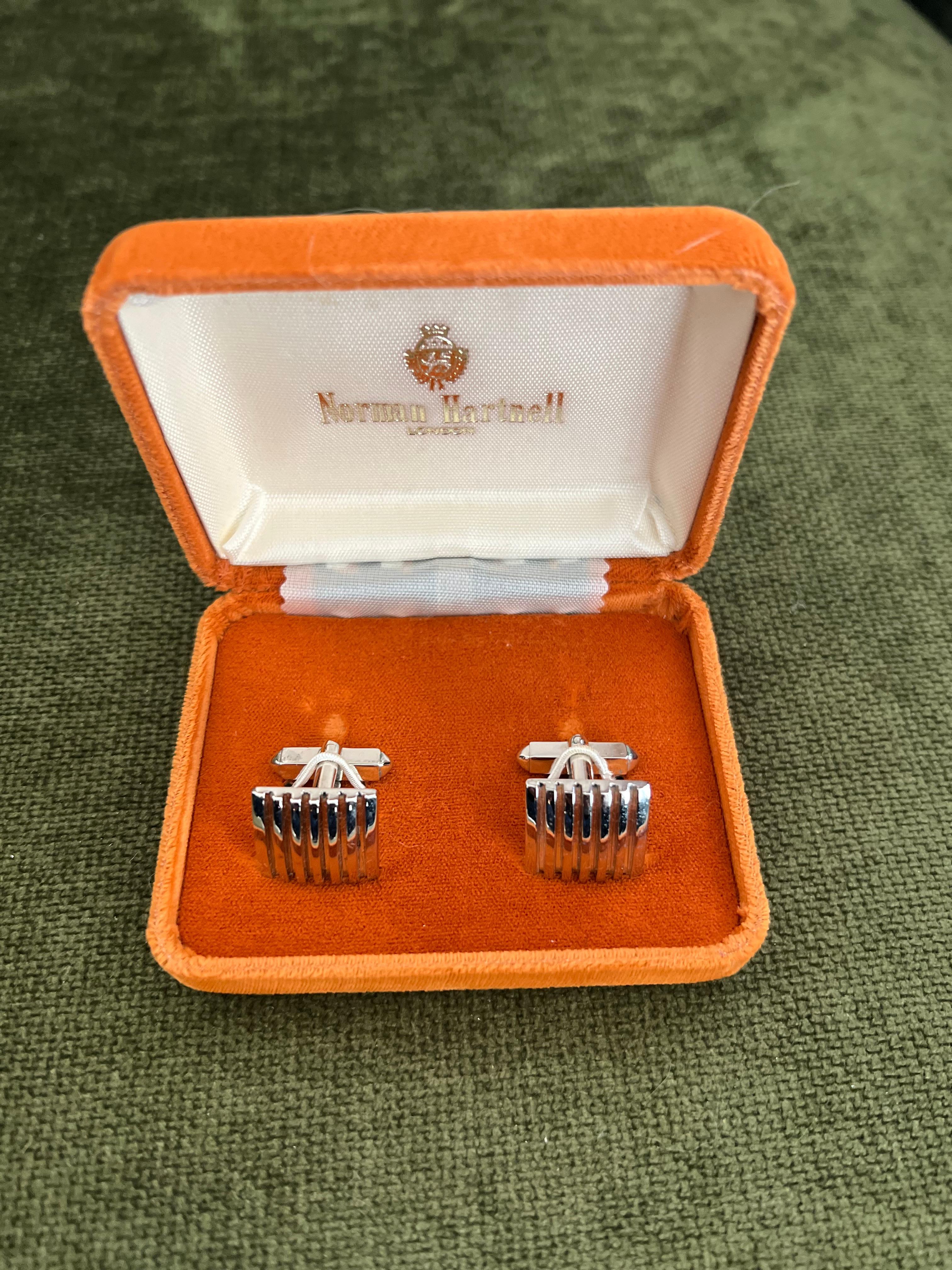 Sir Norman Hartnell Vintage versilbert Manschettenknöpfe in Original Samt Fall im Angebot 5