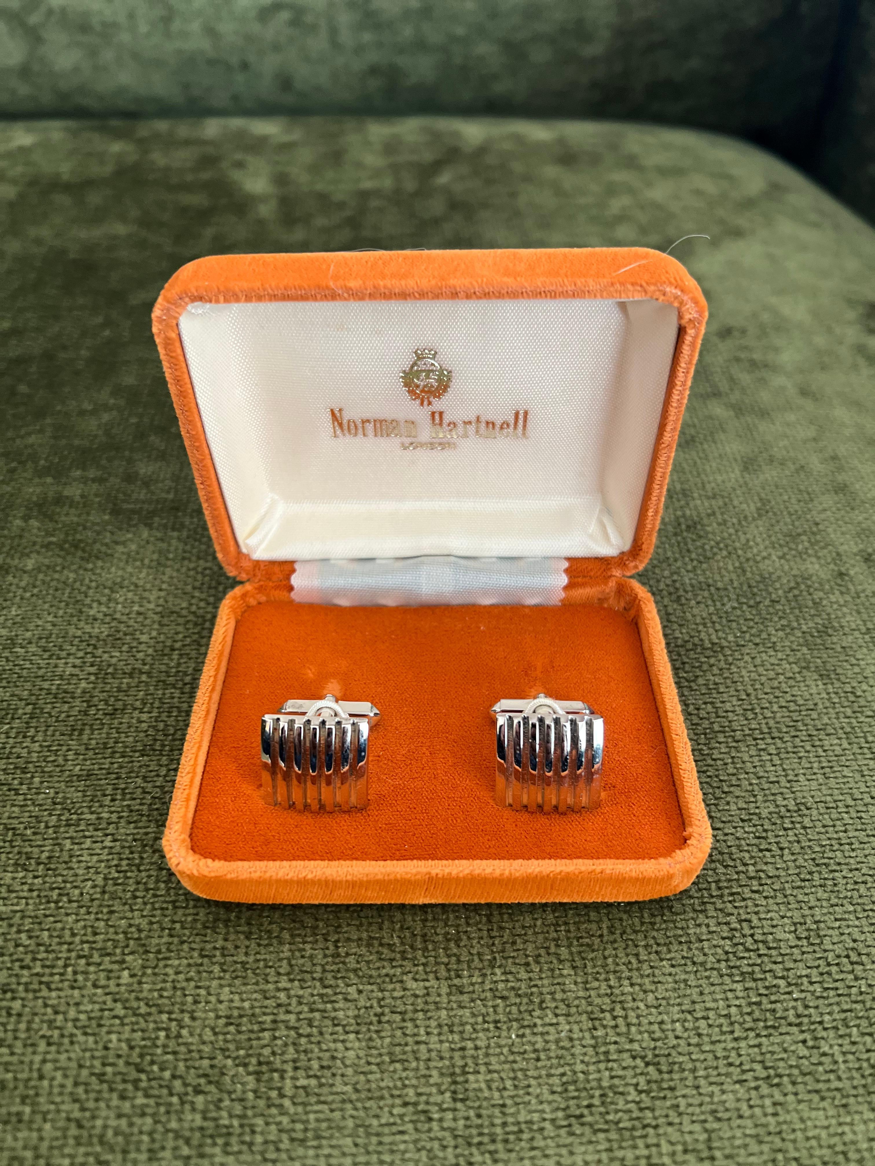 Sir Norman Hartnell Vintage versilbert Manschettenknöpfe in Original Samt Fall im Angebot 8