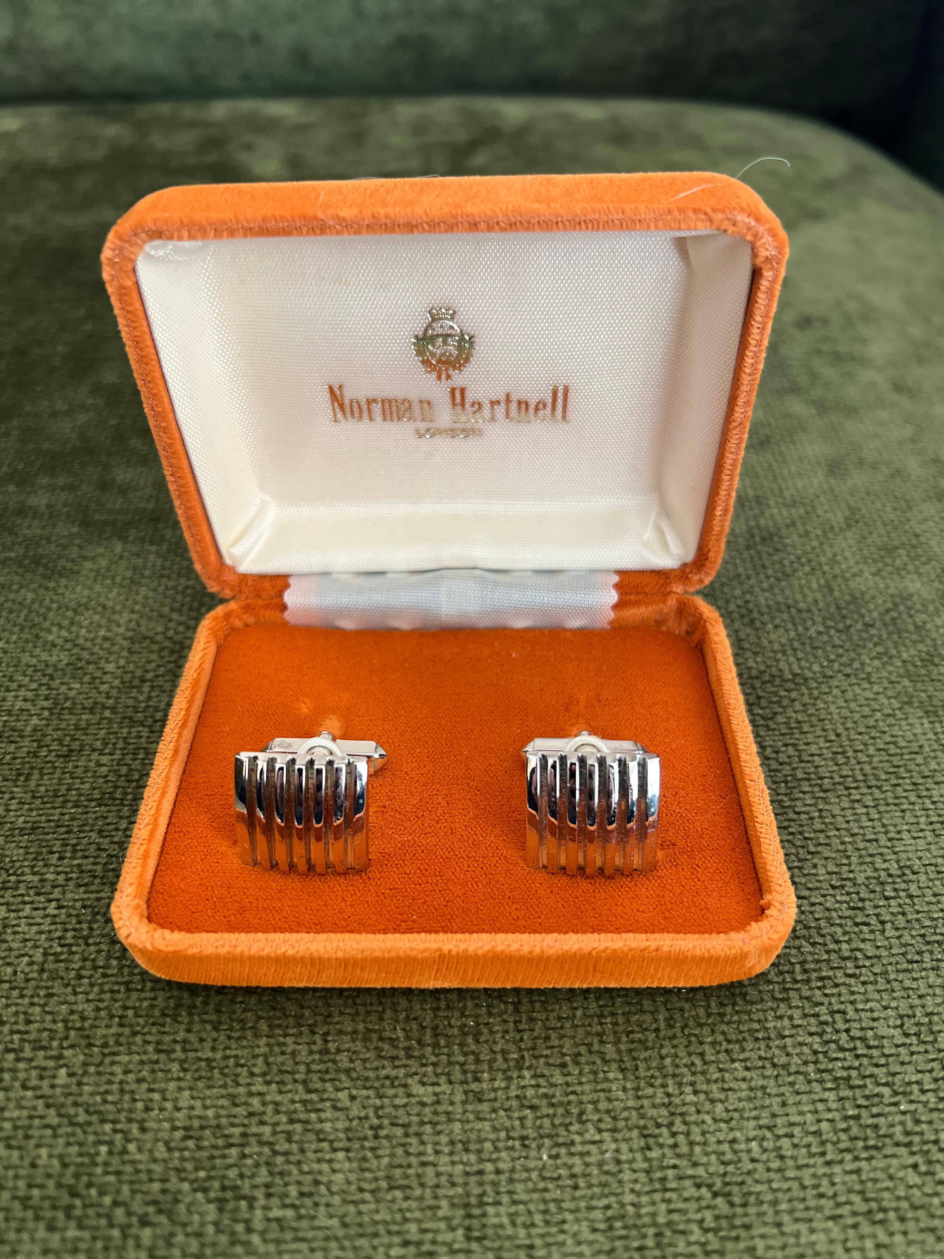 Sir Norman Hartnell Vintage versilbert Manschettenknöpfe in Original Samt Fall im Angebot 9