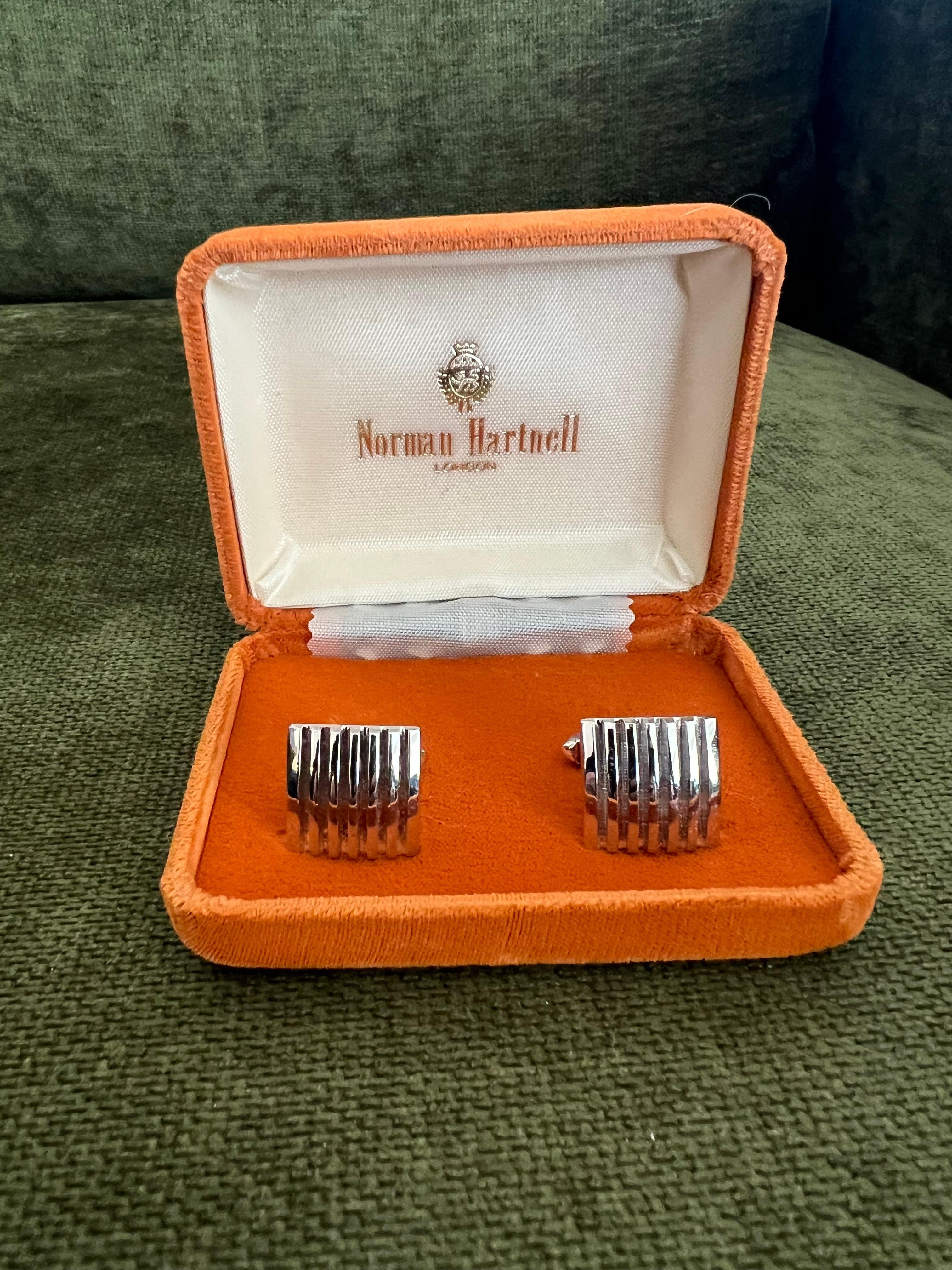 Sir Norman Hartnell Vintage versilbert Manschettenknöpfe in Original Samt Fall im Angebot 2