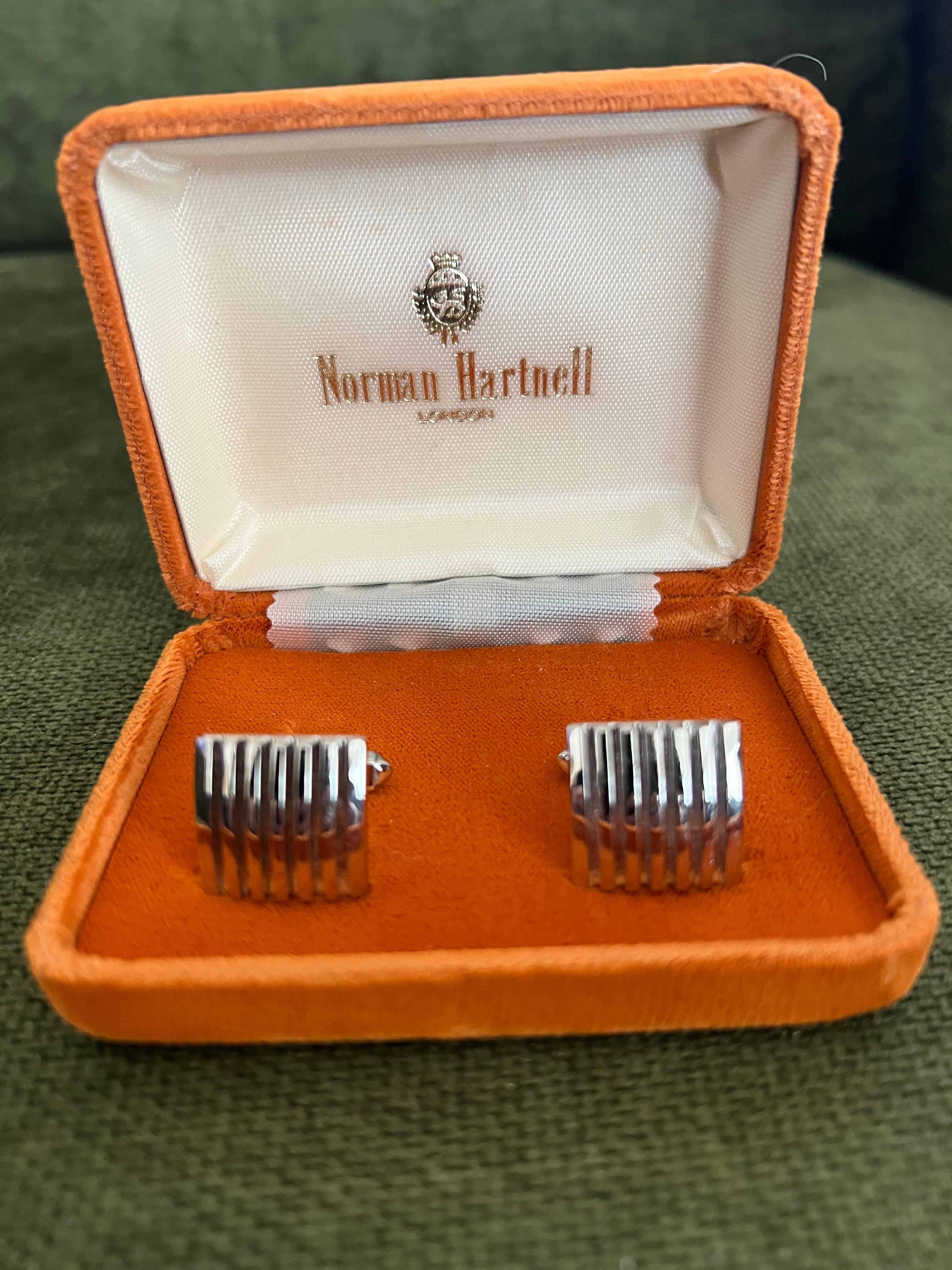 Sir Norman Hartnell Vintage versilbert Manschettenknöpfe in Original Samt Fall im Angebot 3